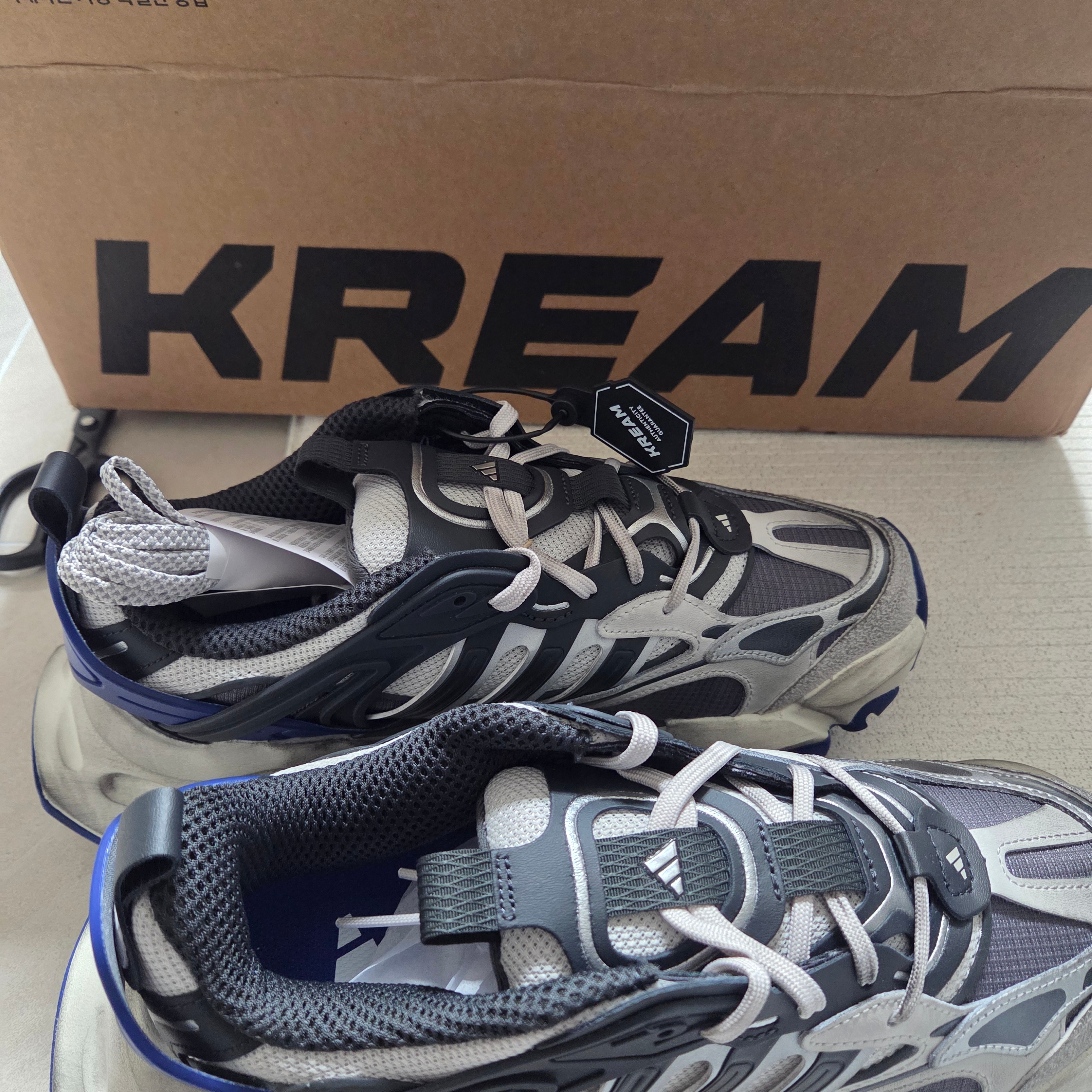 Adidas Vento XLG Deluxe Sneakers Grey 착용 스타일