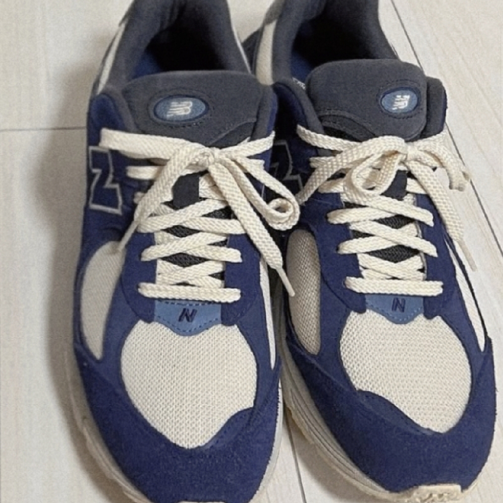 New Balance 2002R Light Cream Purple 착용 스타일
