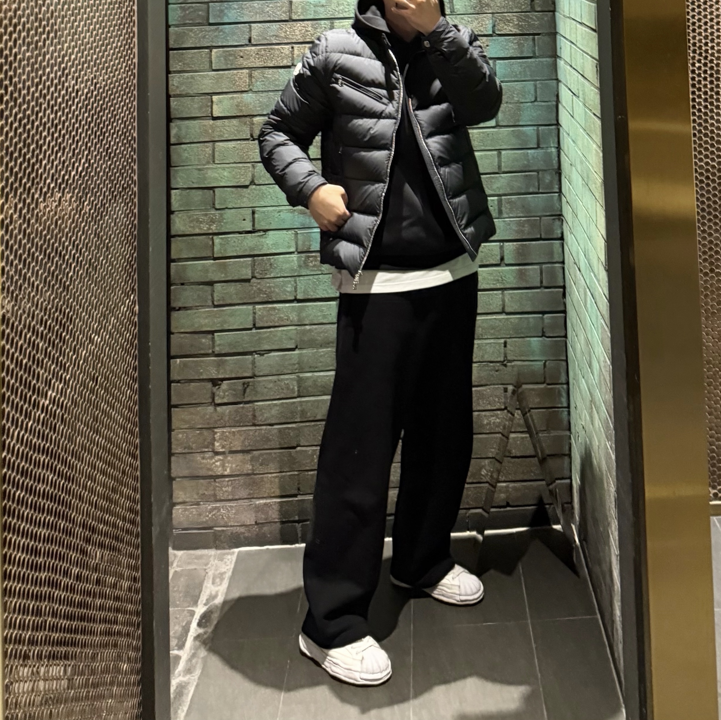 Moncler Authie Short Down Jacket Black - 23FW 착용 스타일