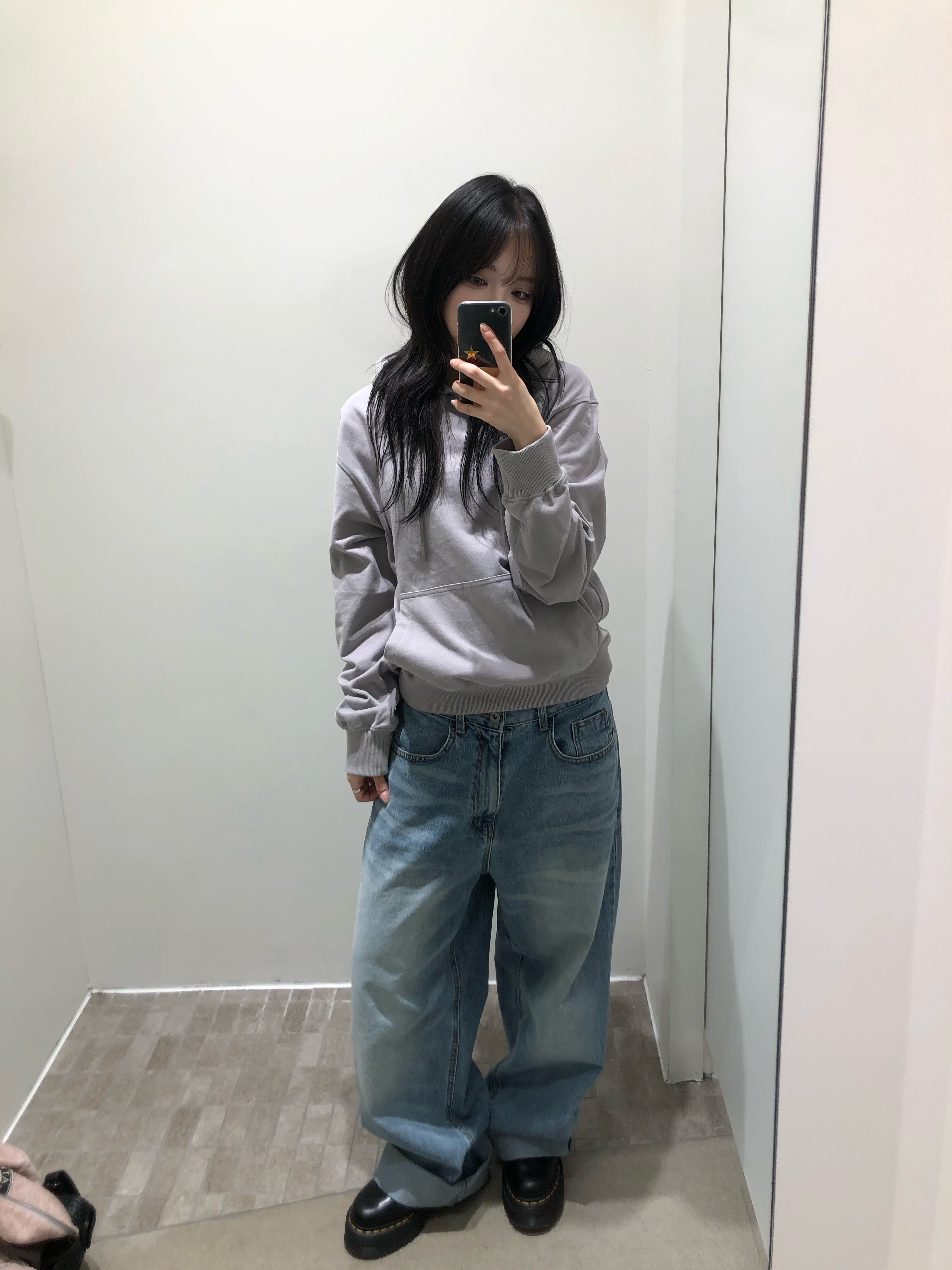 Xlim EP.8 01 Hoodie Light Gray, Dr. Martens Women 1461 Quad Black 착용 스타일 - 3