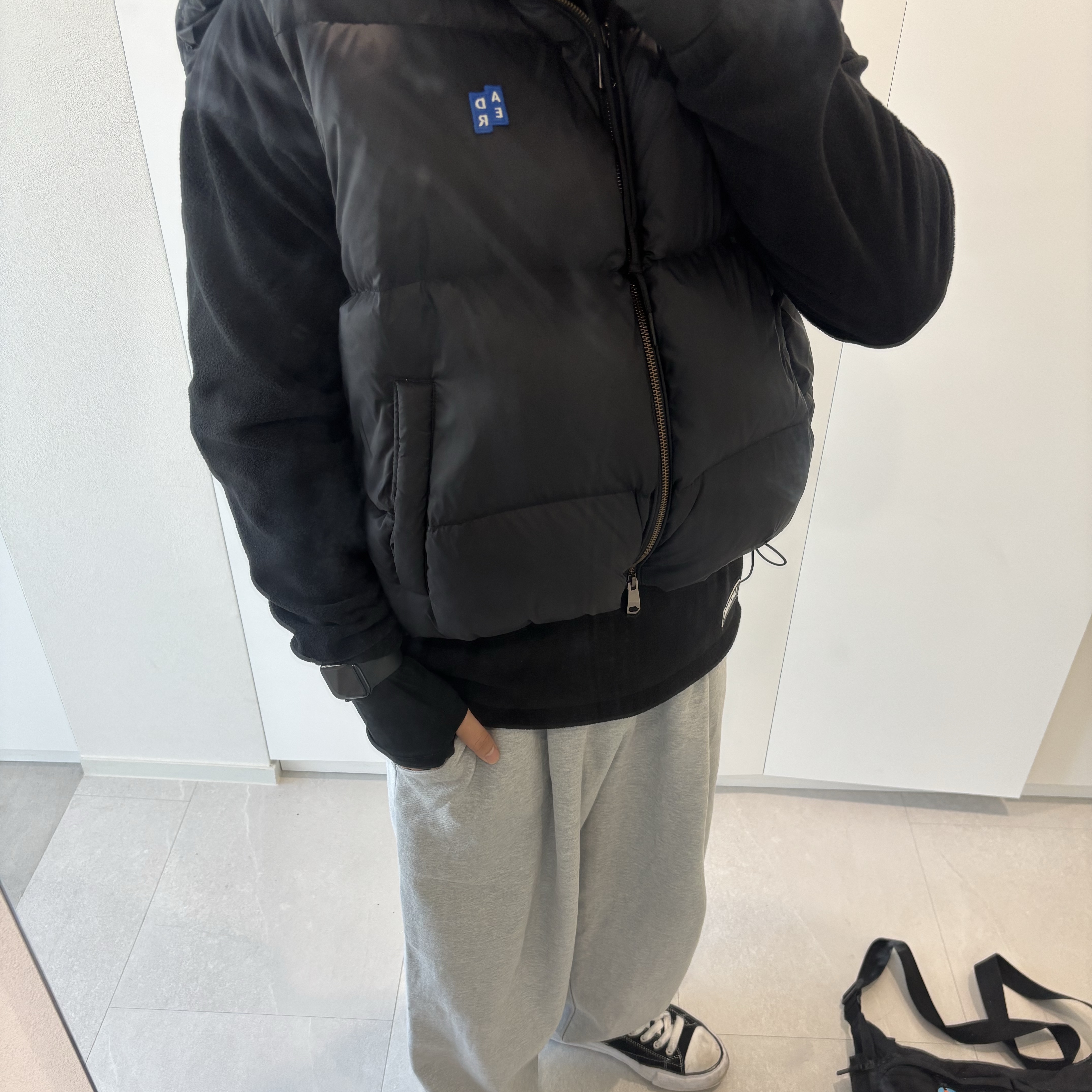 Denim Tears Type II All Over Wreath Jacket Light Wash, Kamien Titan Baggy Pants Beige 착용 스타일 - 4