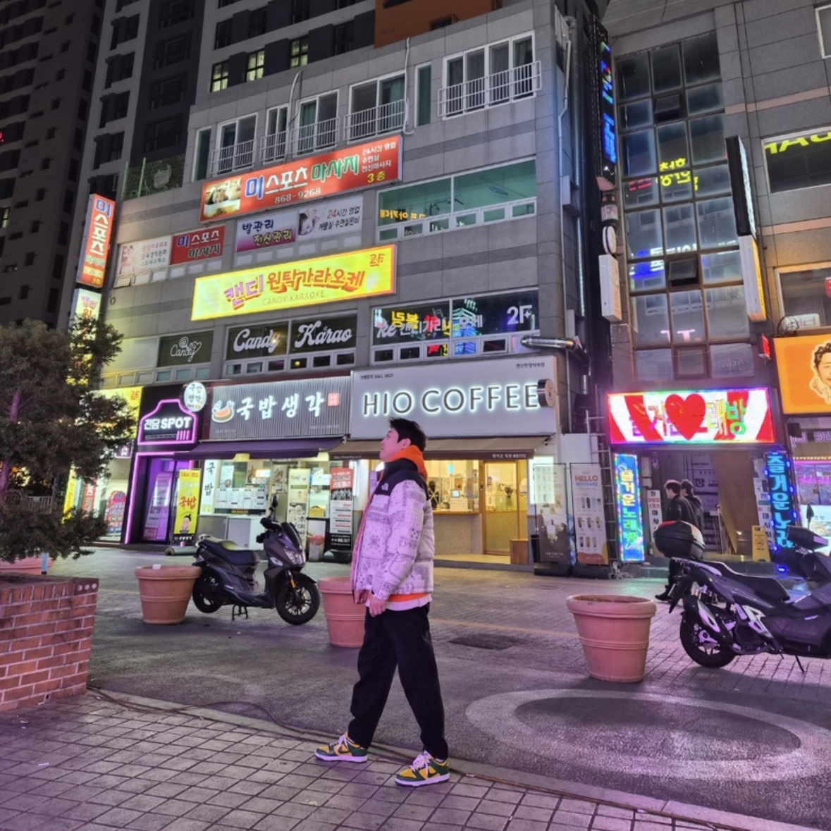 Nike Dunk Low SP Brazil 2024, The North Face 1996 Novelty Nuptse Jacket Off White 착용 스타일
