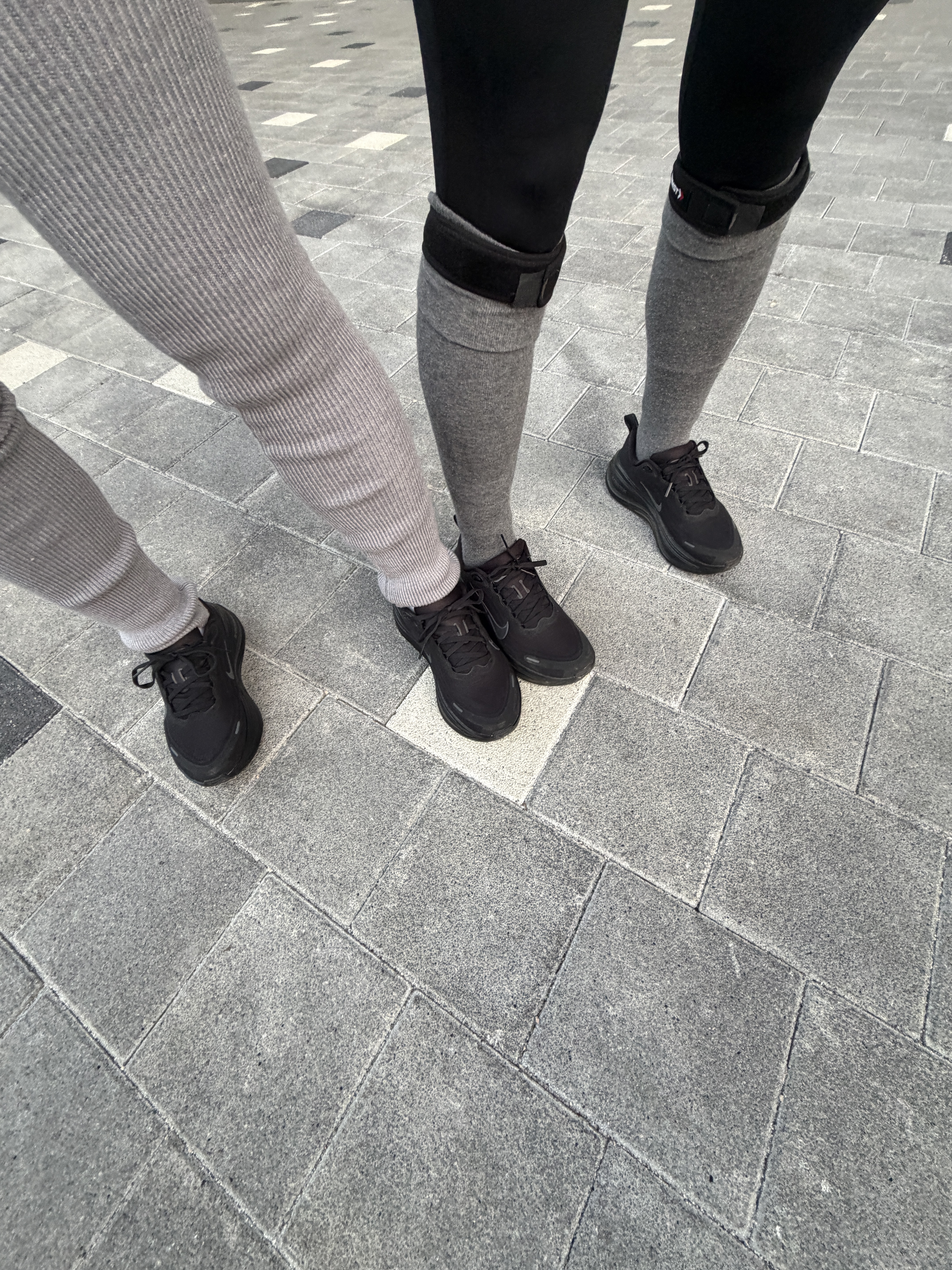 (W) Nike Vomero Plus Black Metallic Dark Grey, Nike Vomero Plus Black Metallic Dark Grey 착용 스타일
