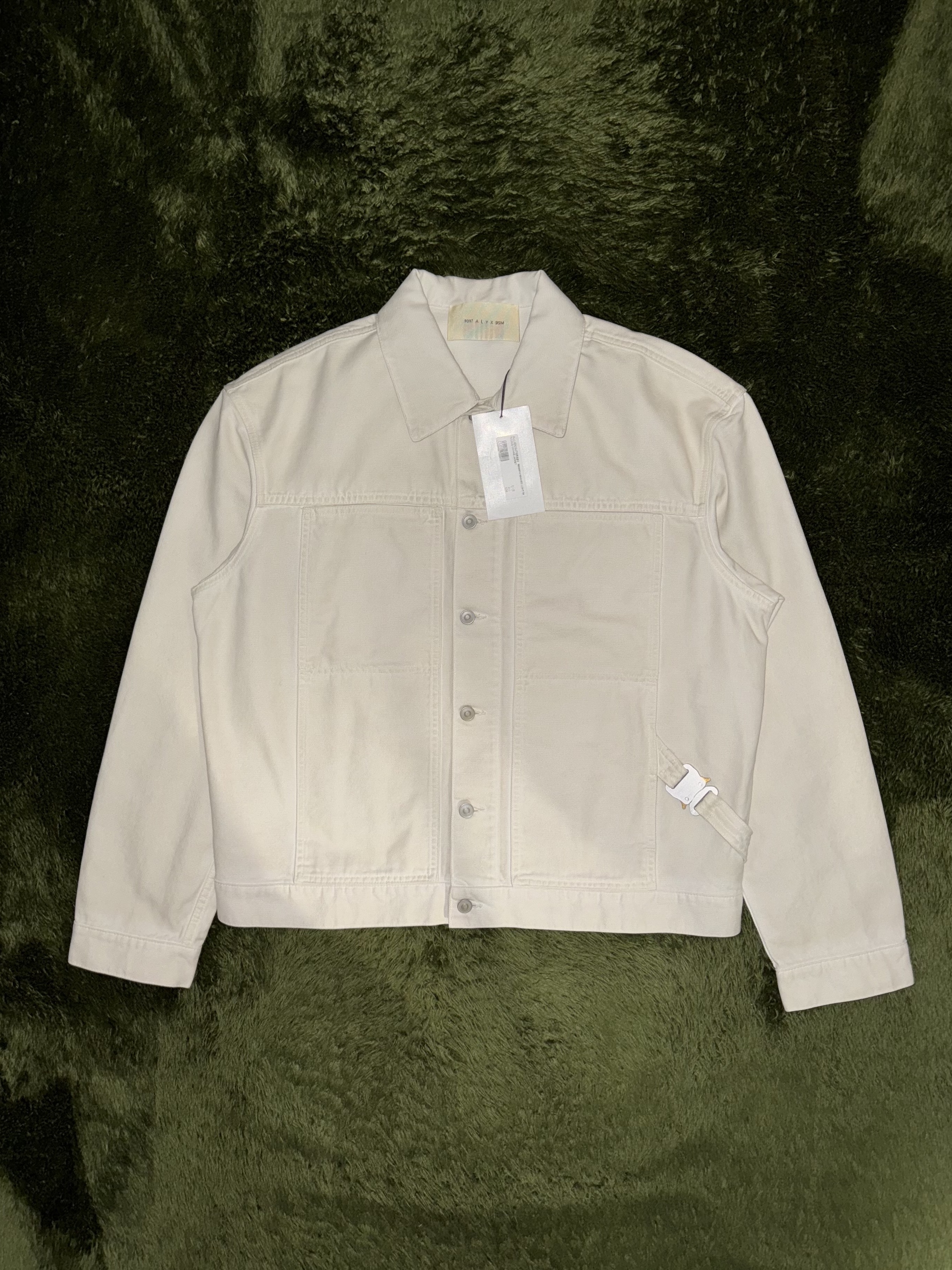 1017 Alyx 9SM Buckle Canvas Jacket Washed Light Tan 착용 스타일 - 1