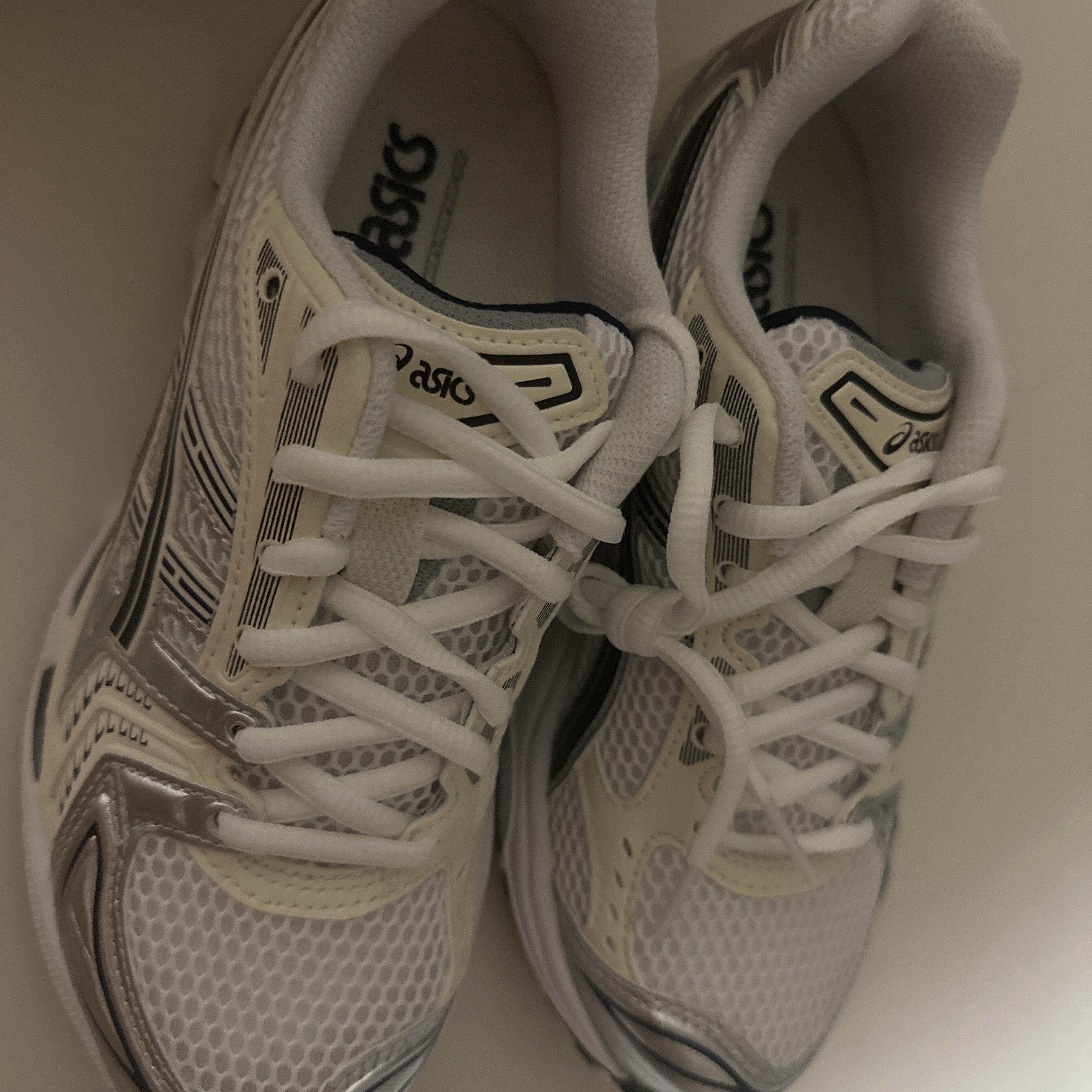 (W) Asics Gel-Kayano 14 White Midnight 착용 스타일