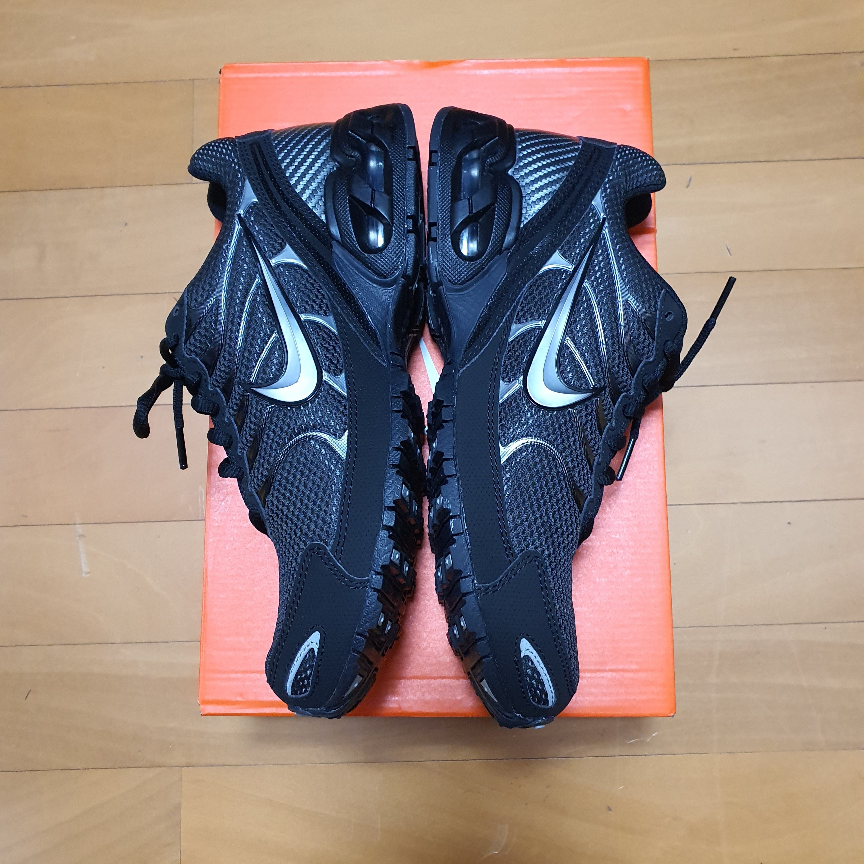 Nike Air Max Torch 4 Anthracite Metallic Silver 착용 스타일