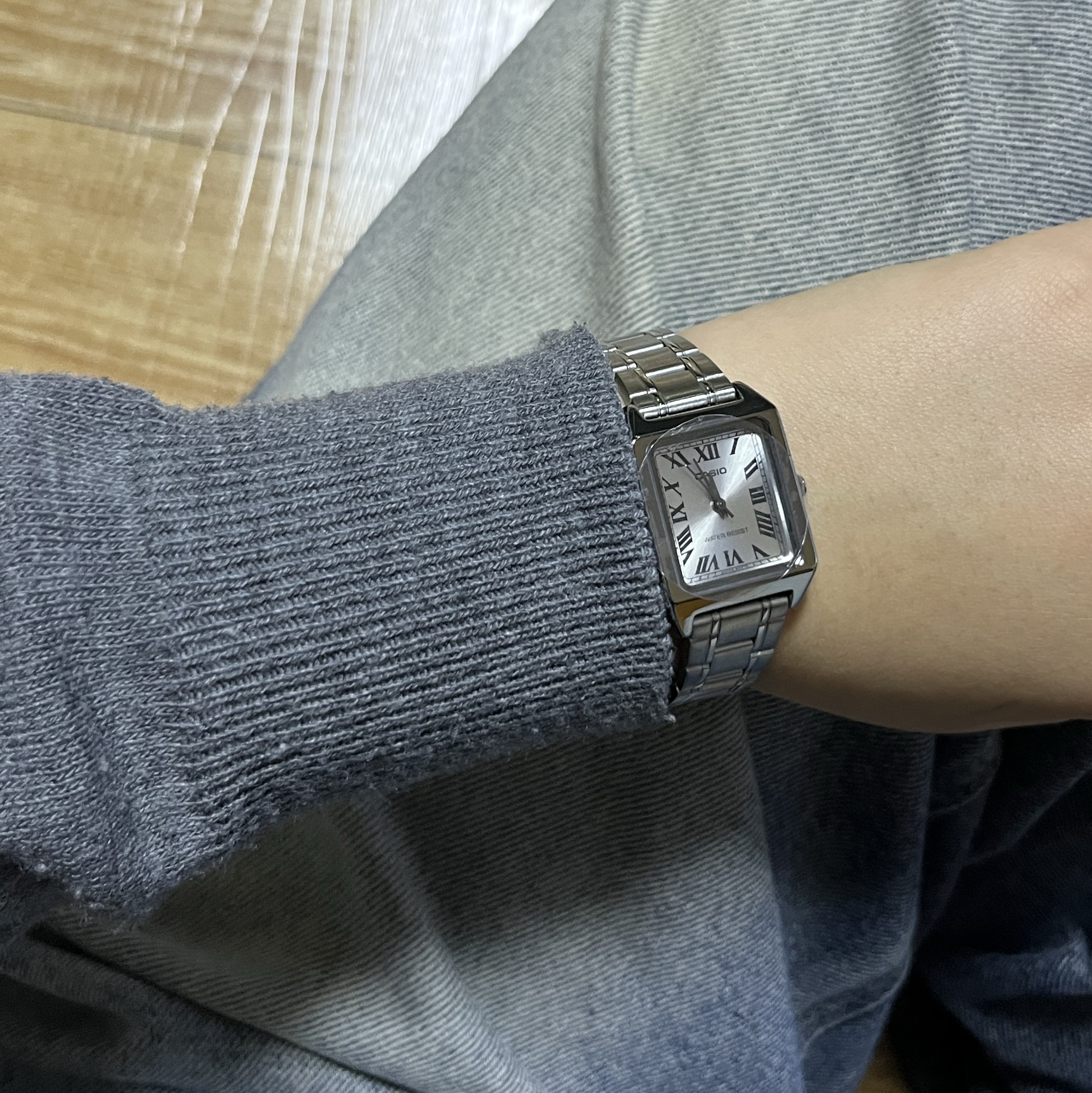 Casio LTP-V007D-7B 착용 스타일