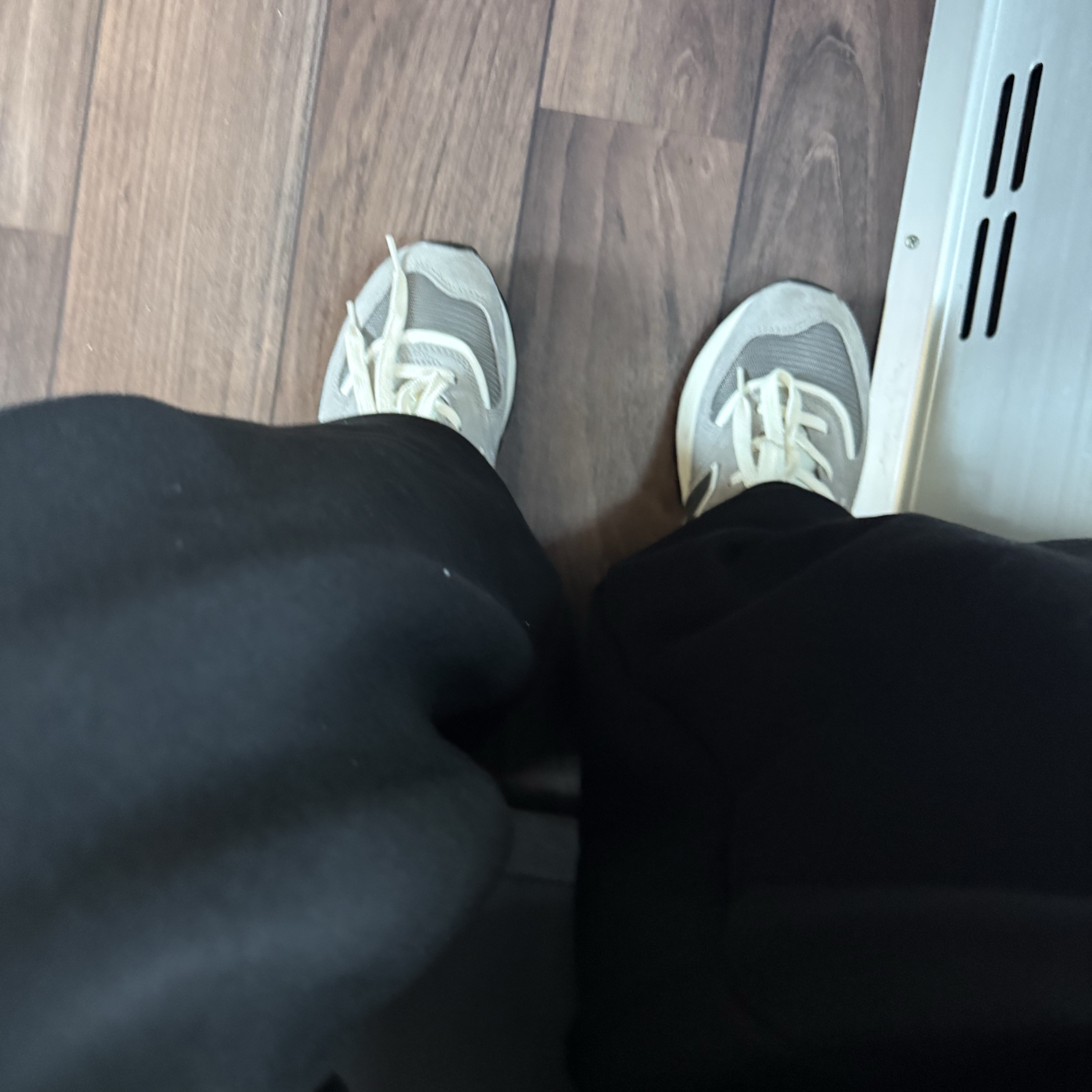 New Balance 574 Legacy Grey 착용 스타일 - 2