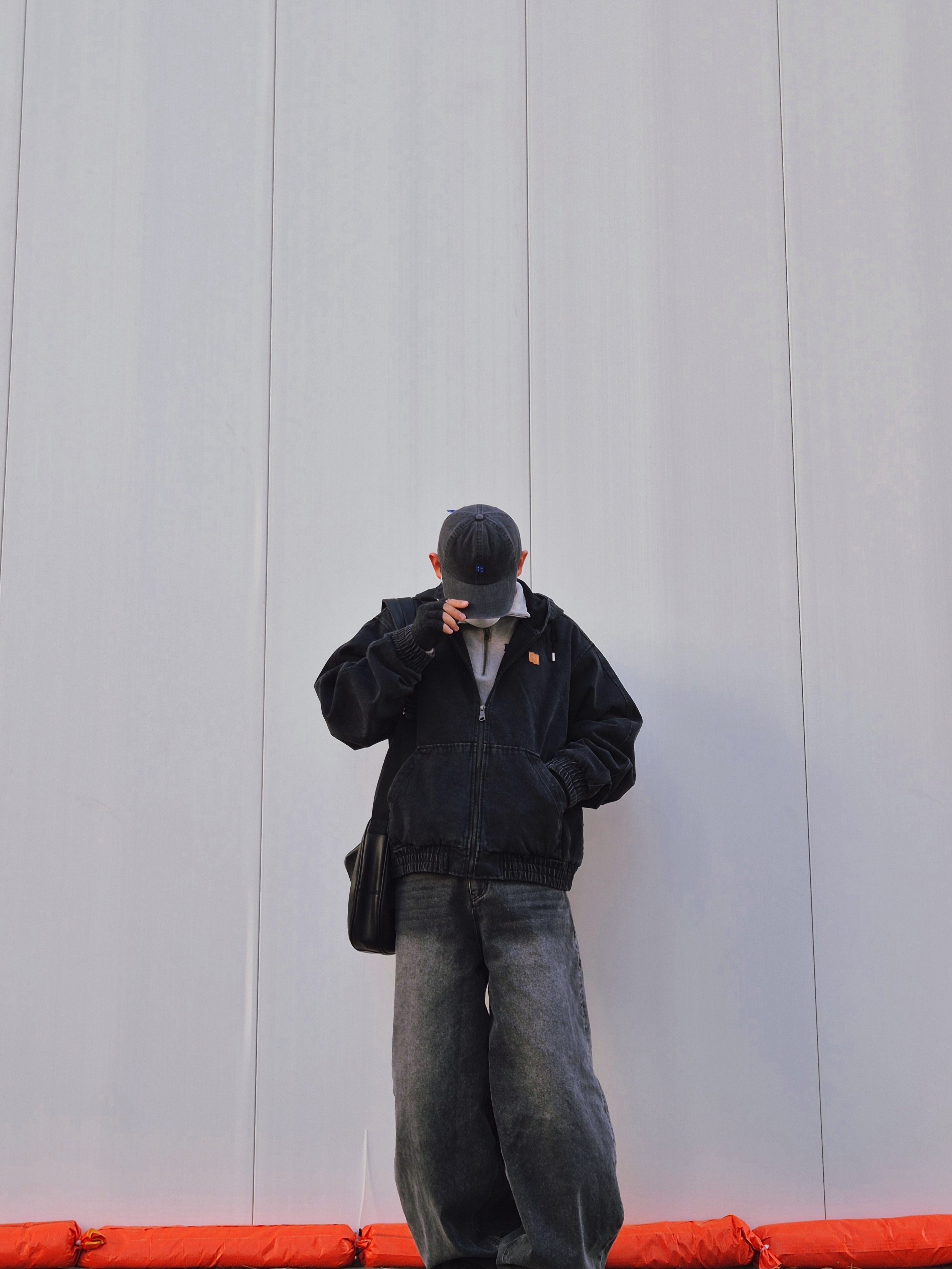 Ader Error Sig; TRS Tag Hoodie Work Jacket 01 Noir, Ader Error Sig; TRS Tag Cap 01 Charcoal 착용 스타일 - 3