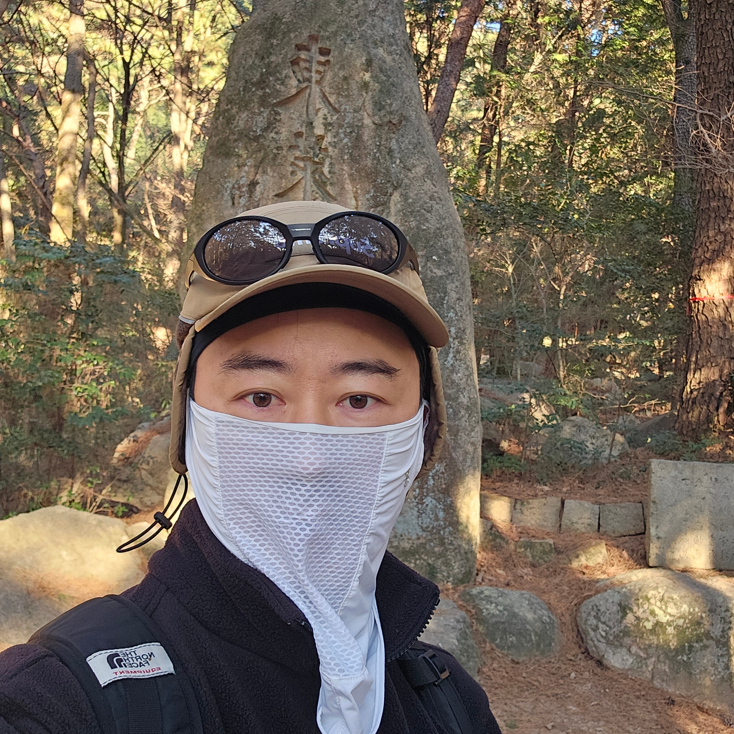 Supreme Polartec Lined Packable Earflap Camp Cap Khaki - 25FW, Oakley Eye Jacket Redux Matte Black Frame Prizm Grey Lenses High Bridge Fit 착용 스타일 - 2
