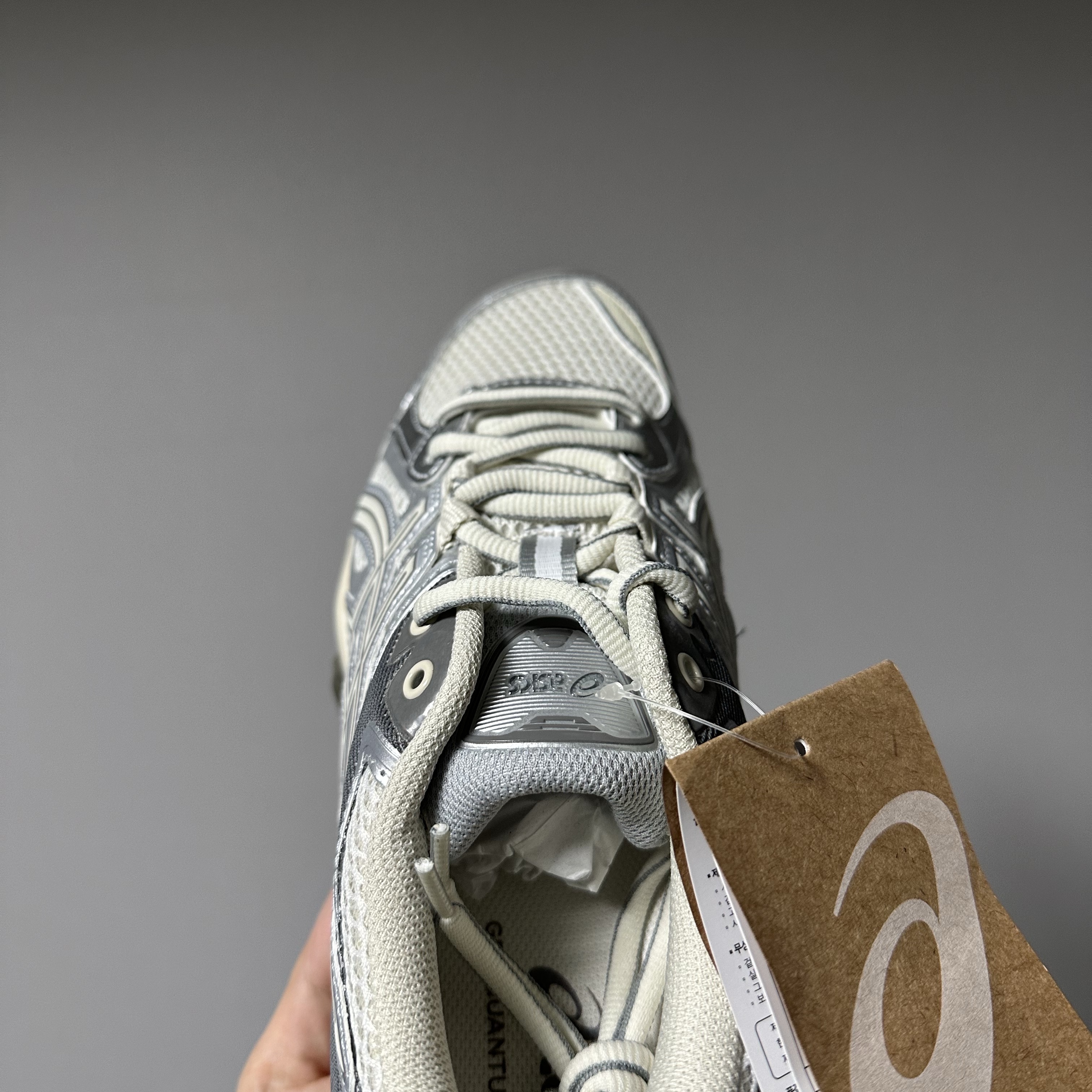 Asics Gel-Quantum Kinetic White Light Dust 착용 스타일 - 2