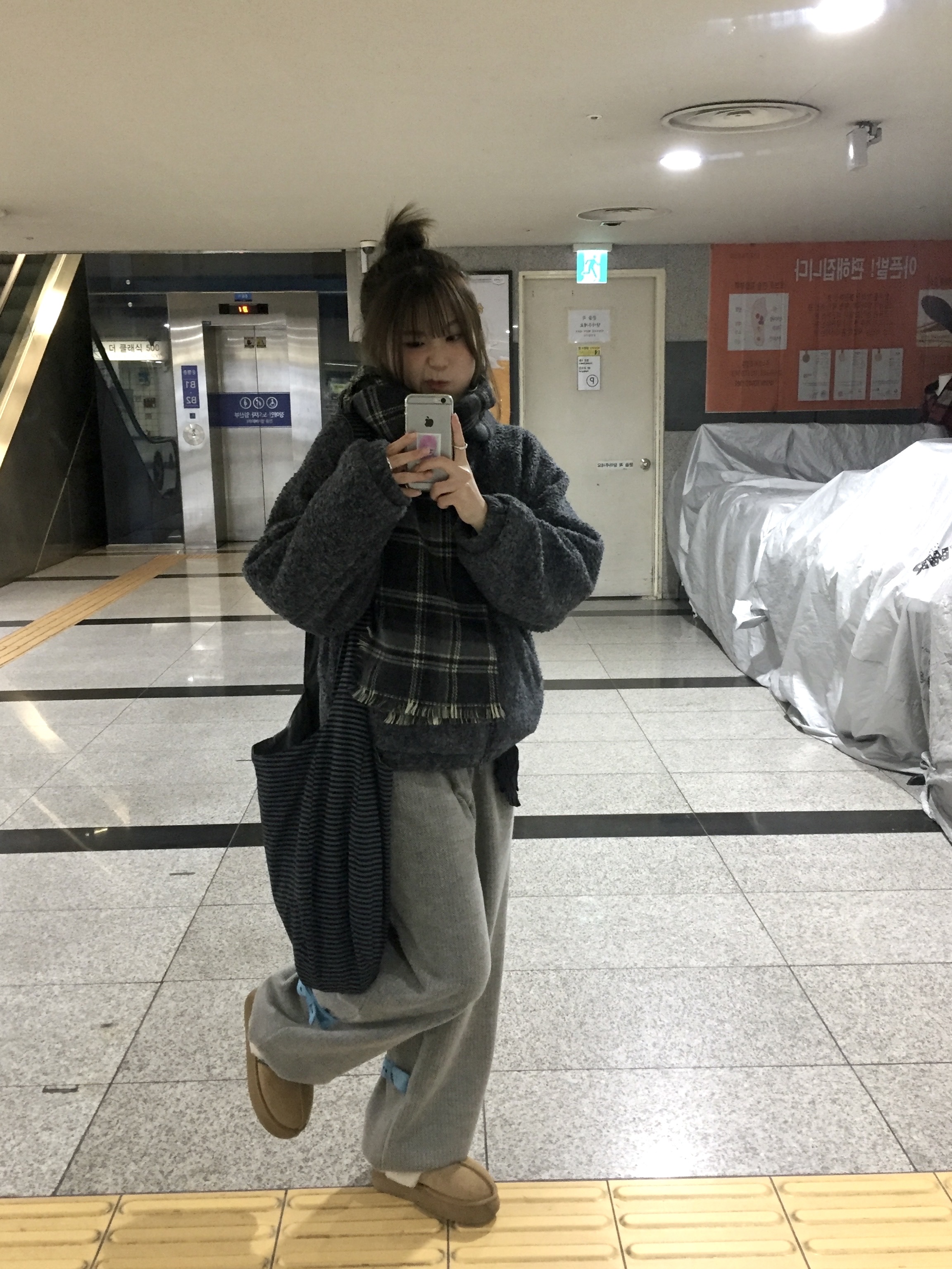 (W) Rockfishweatherwear Cloudy Flatform Fur Slingback Chestnut 착용 스타일