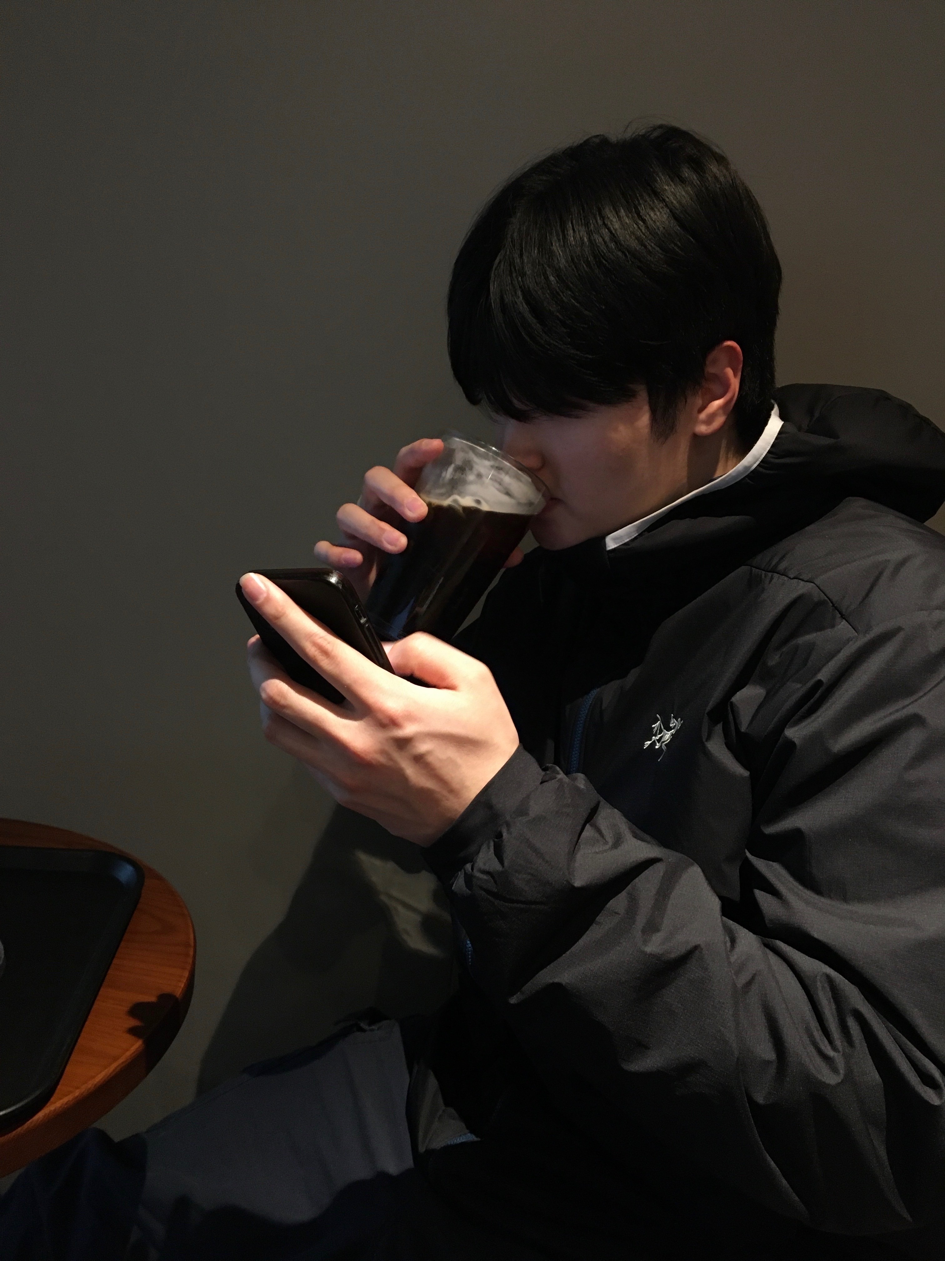 Arc'teryx Atom Hoody Lodestar, Adidas Stan Smith Decon Core Black 착용 스타일 - 2
