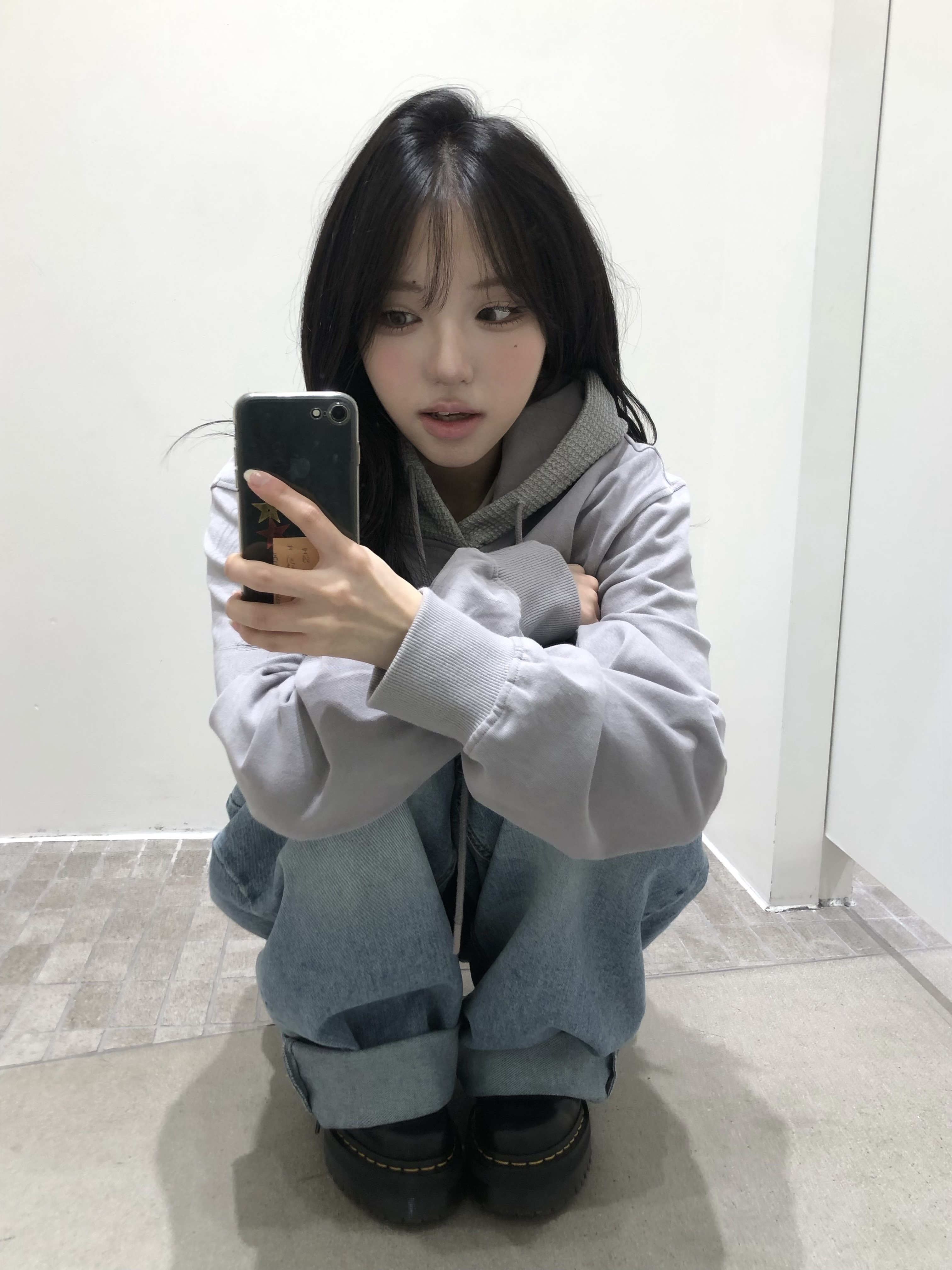 Xlim EP.8 01 Hoodie Light Gray, Dr. Martens Women 1461 Quad Black 착용 스타일 - 1