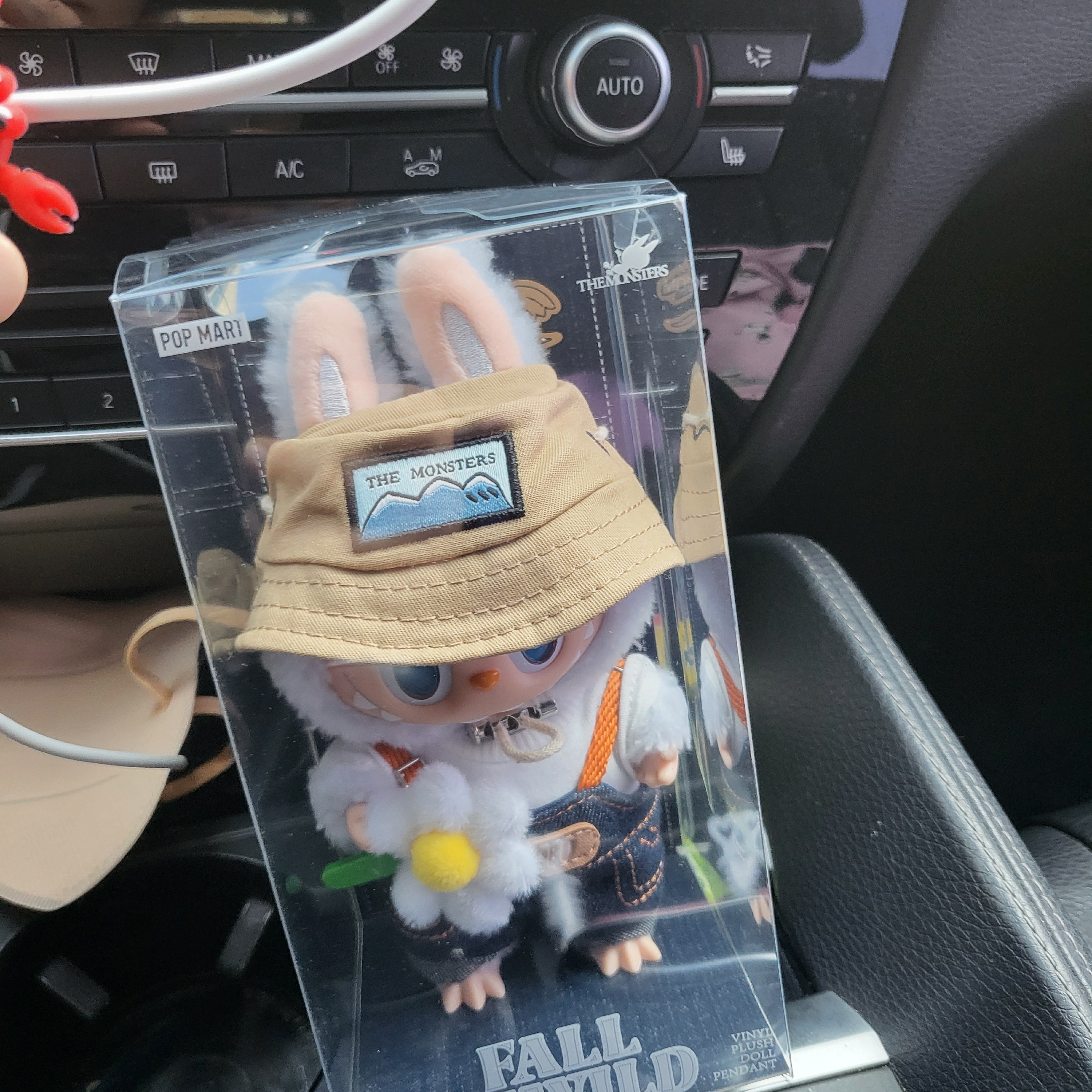 Pop Mart Fall In Wild Labubu Series Toy Keyring 착용 스타일