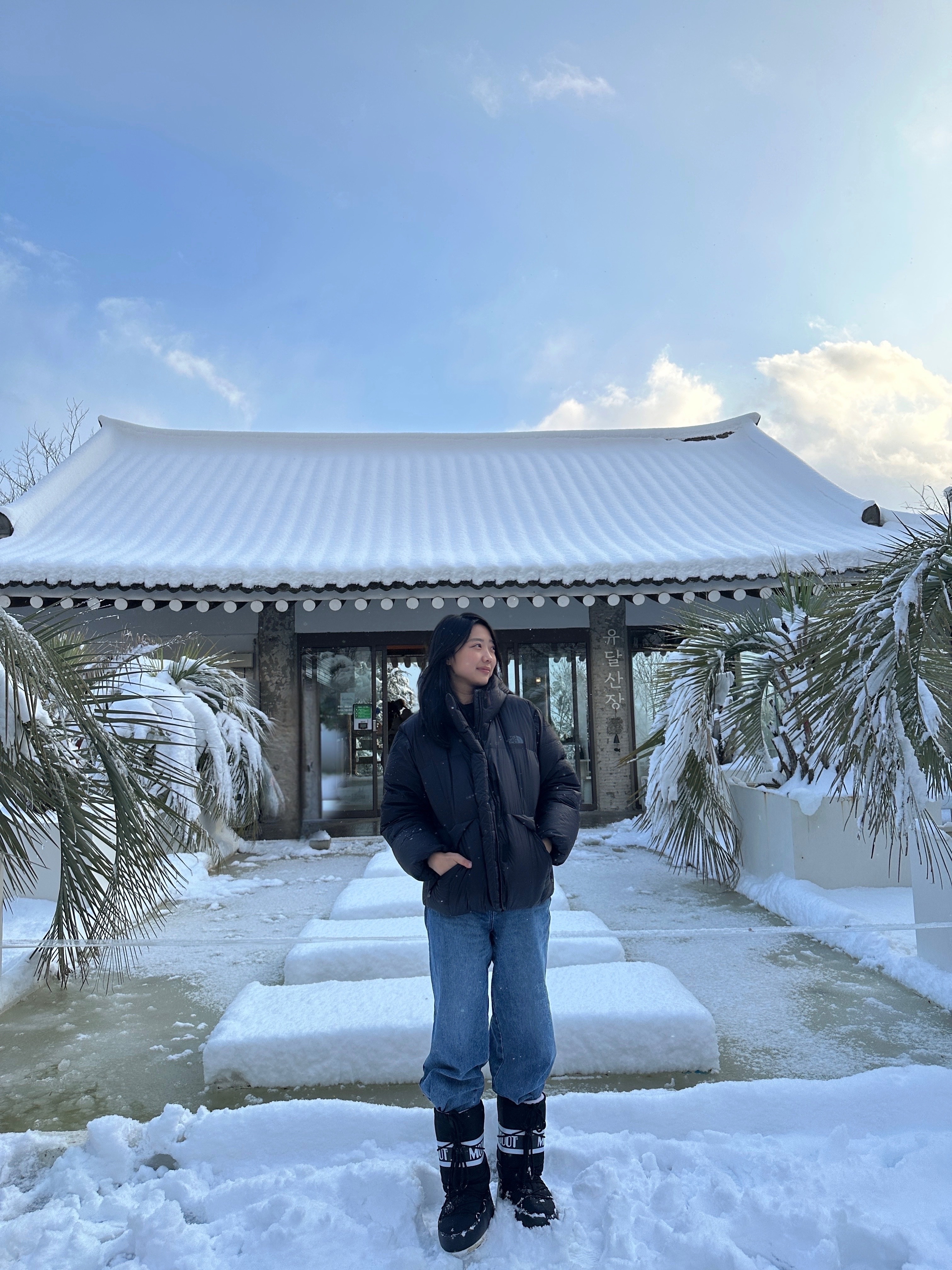 (W) Moon Boot Icon Nylon Boots Black, (W) The North Face Skye Down Jacket RDS Black - 25FW 착용 스타일 - 4
