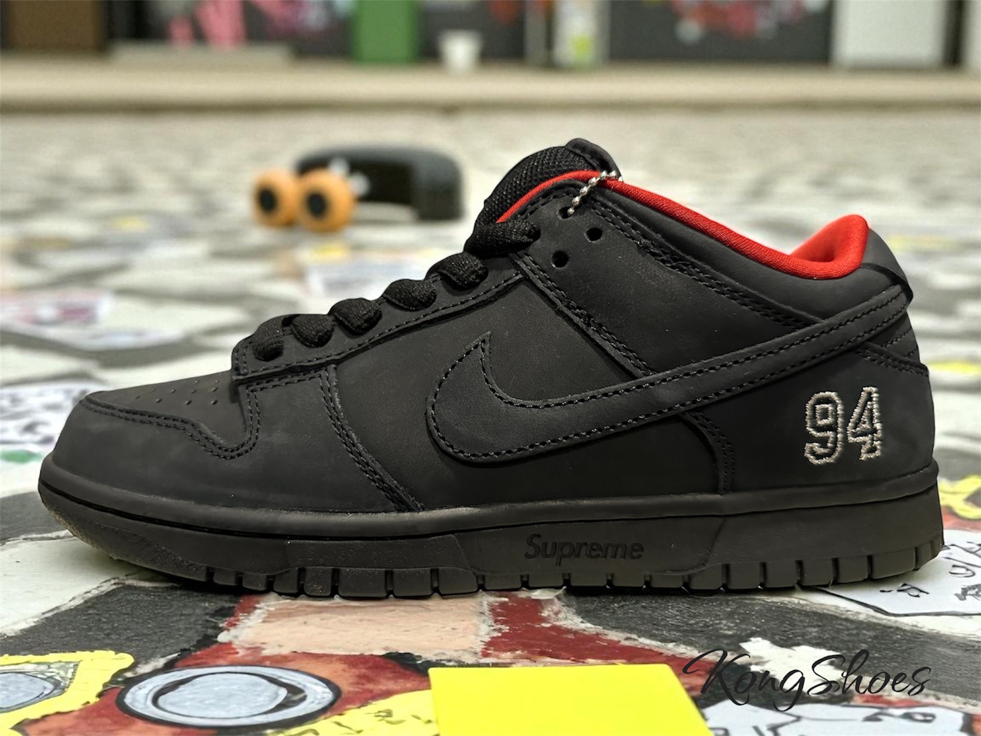 Nike x Supreme SB Dunk Low Black 착용 스타일