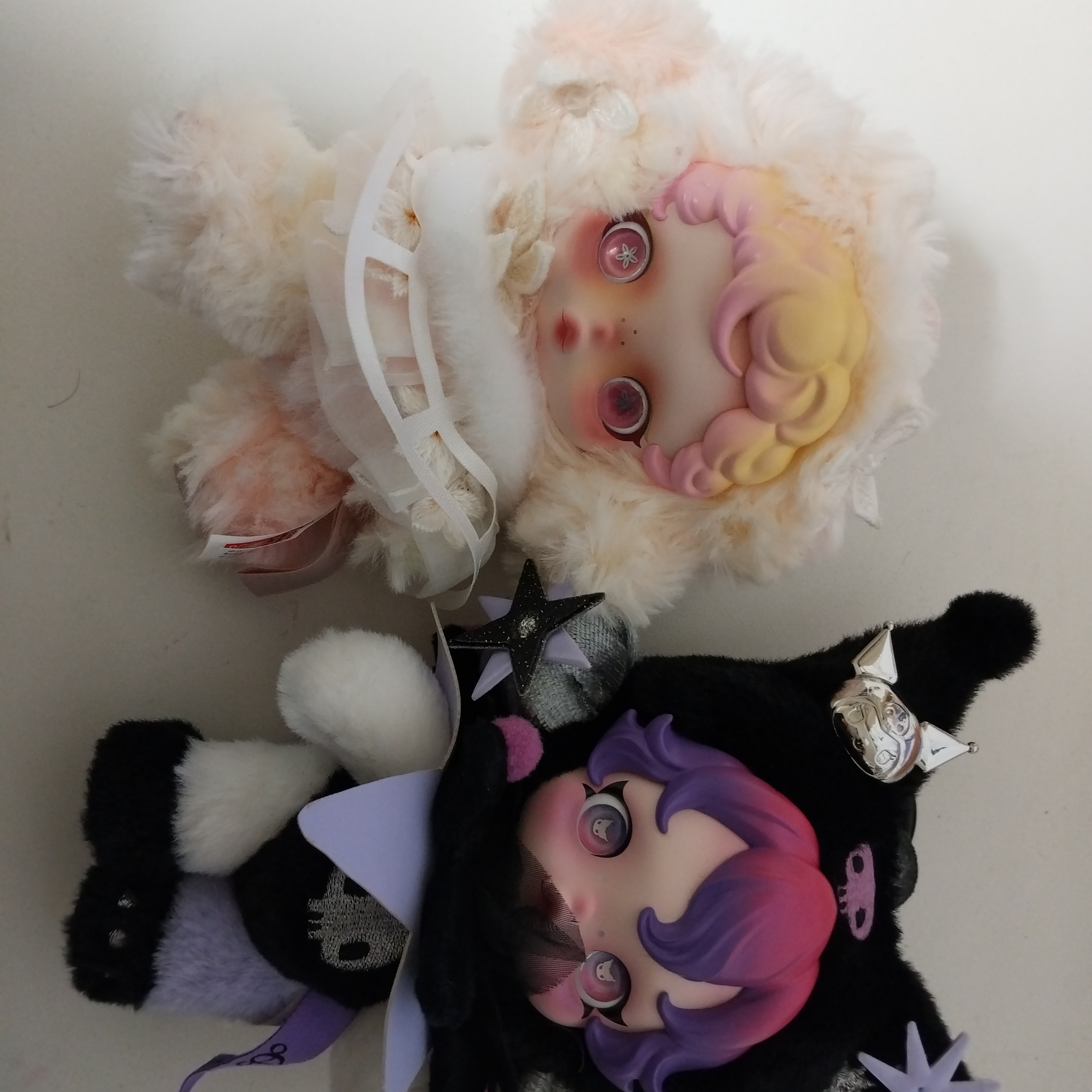 Pop Mart Skullpanda x Kuromi Plush 착용 스타일