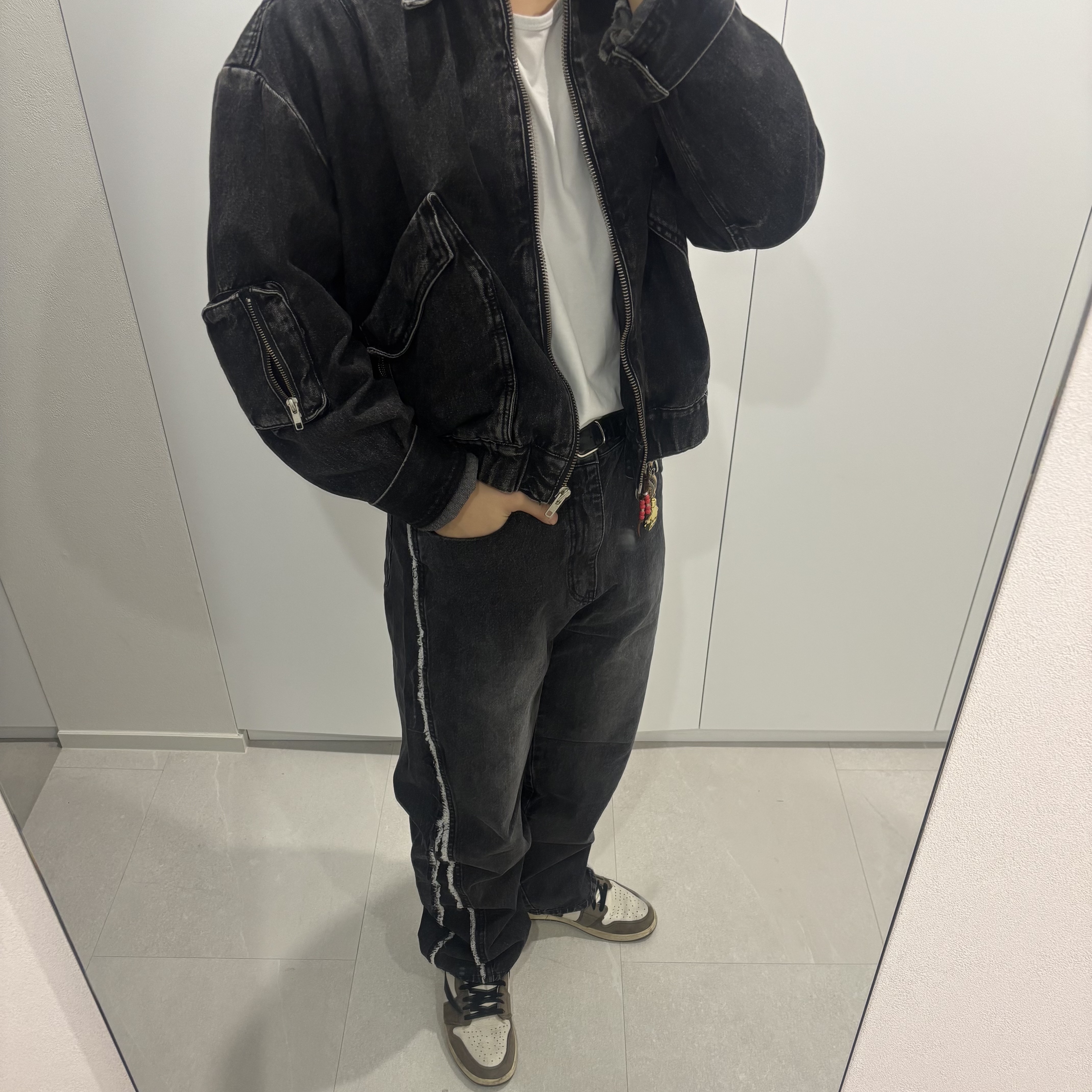 Denim Tears Type II All Over Wreath Jacket Light Wash, Kamien Titan Baggy Pants Beige 착용 스타일 - 3