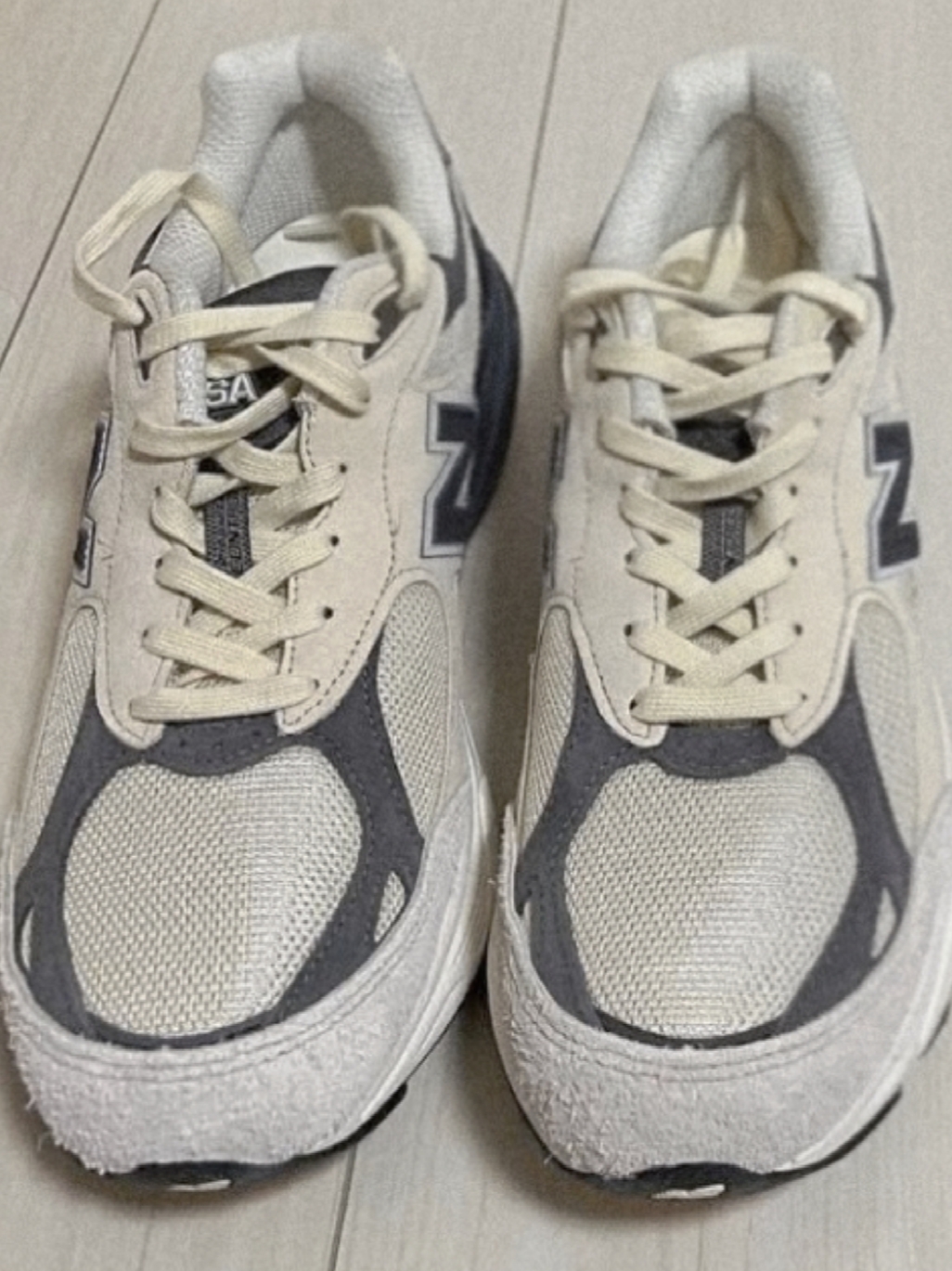 New Balance 990v3 Made in USA Moonbeam Macadamia Nut 착용 스타일