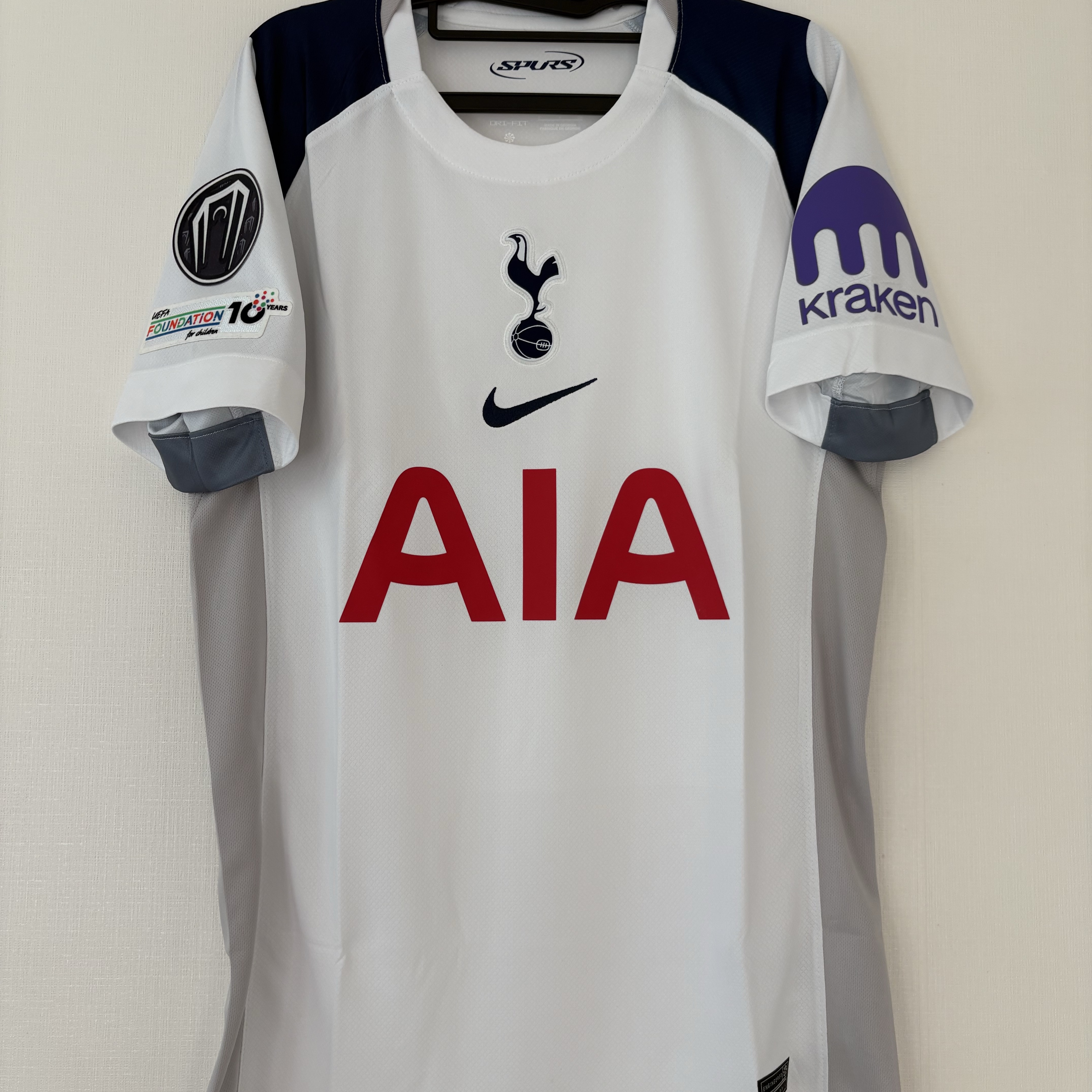 Nike Tottenham Hotspur 2025/26 Stadium Home Dri-Fit Football Replica Jersey White Light Iron Ore (Non Marking Ver.) 착용 스타일
