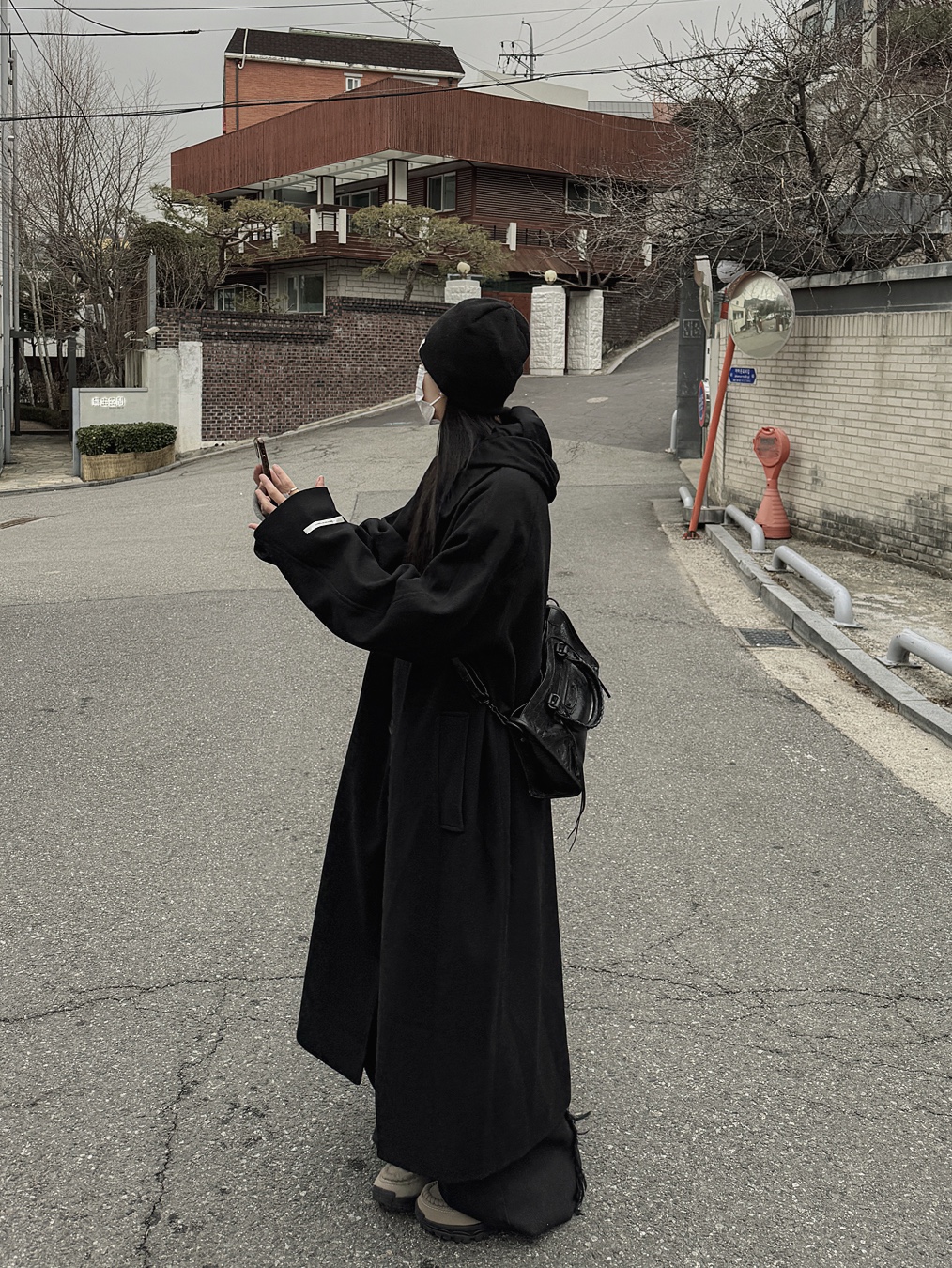 [6% 적립] Negative Three Desert Boots sneakers Sand, Balenciaga Le City Small Bag Black 착용 스타일 - 4