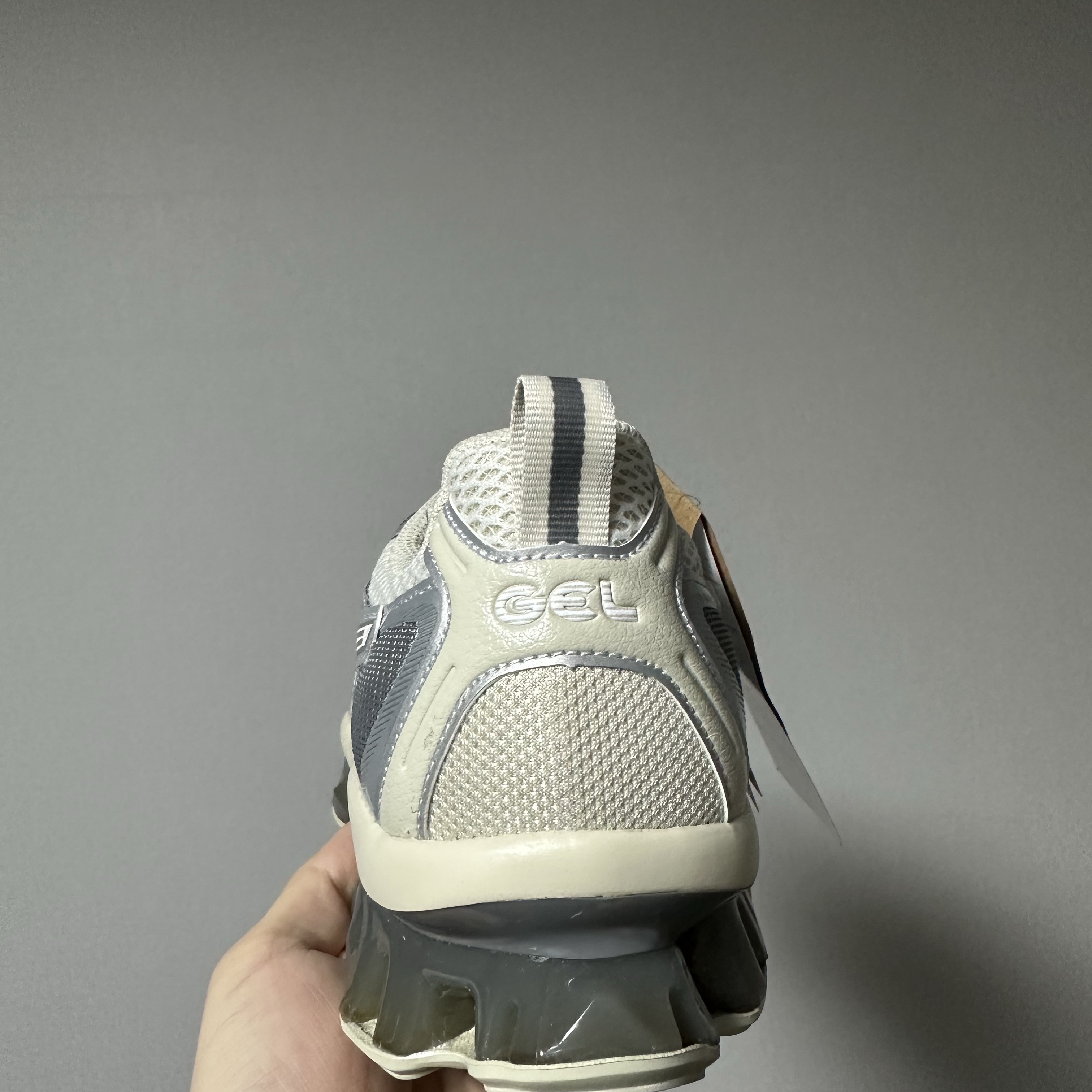 Asics Gel-Quantum Kinetic White Light Dust 착용 스타일 - 4