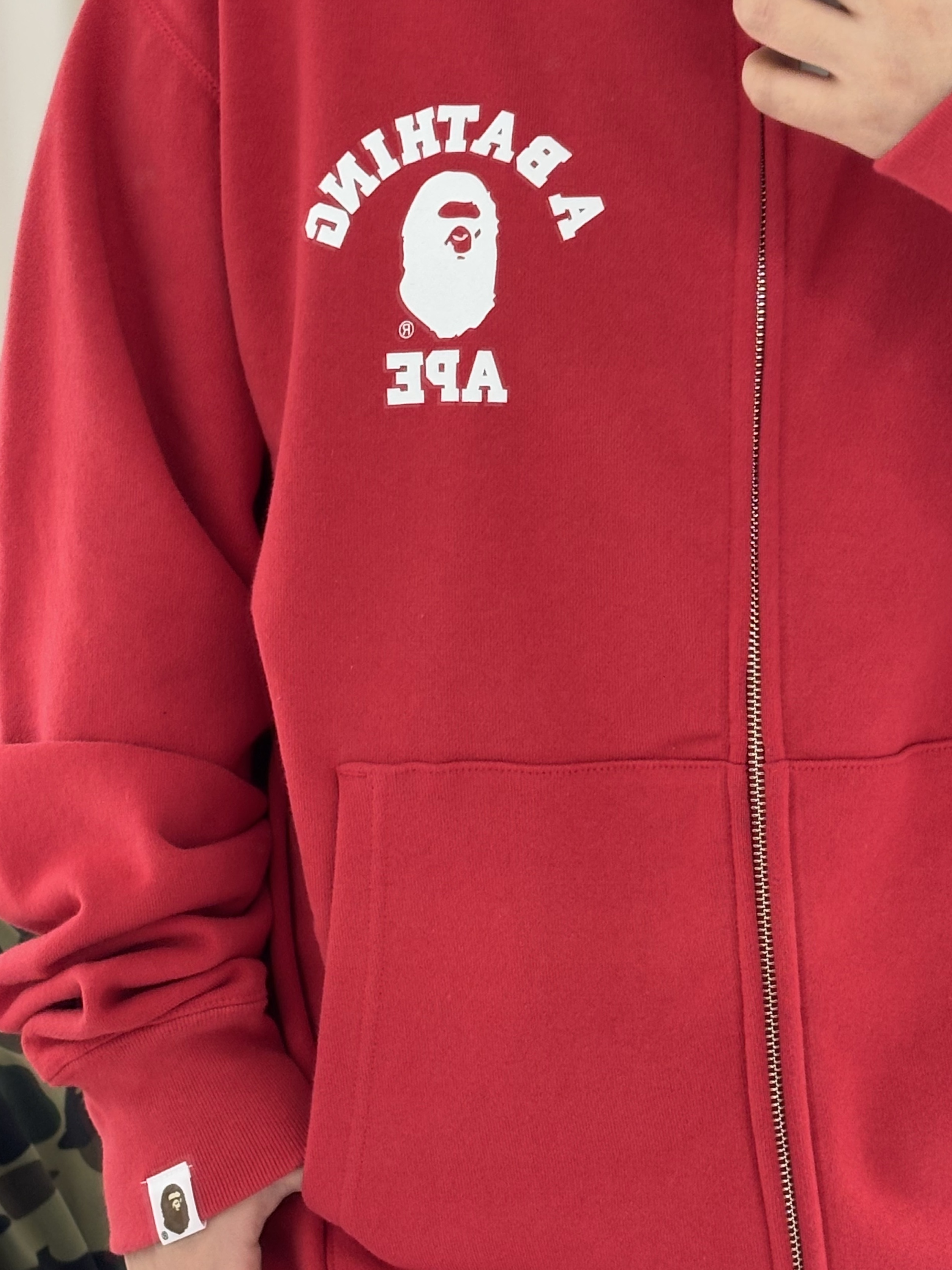 BAPE Color Camo Shark Full Zip Hoodie Red 착용 스타일 - 3