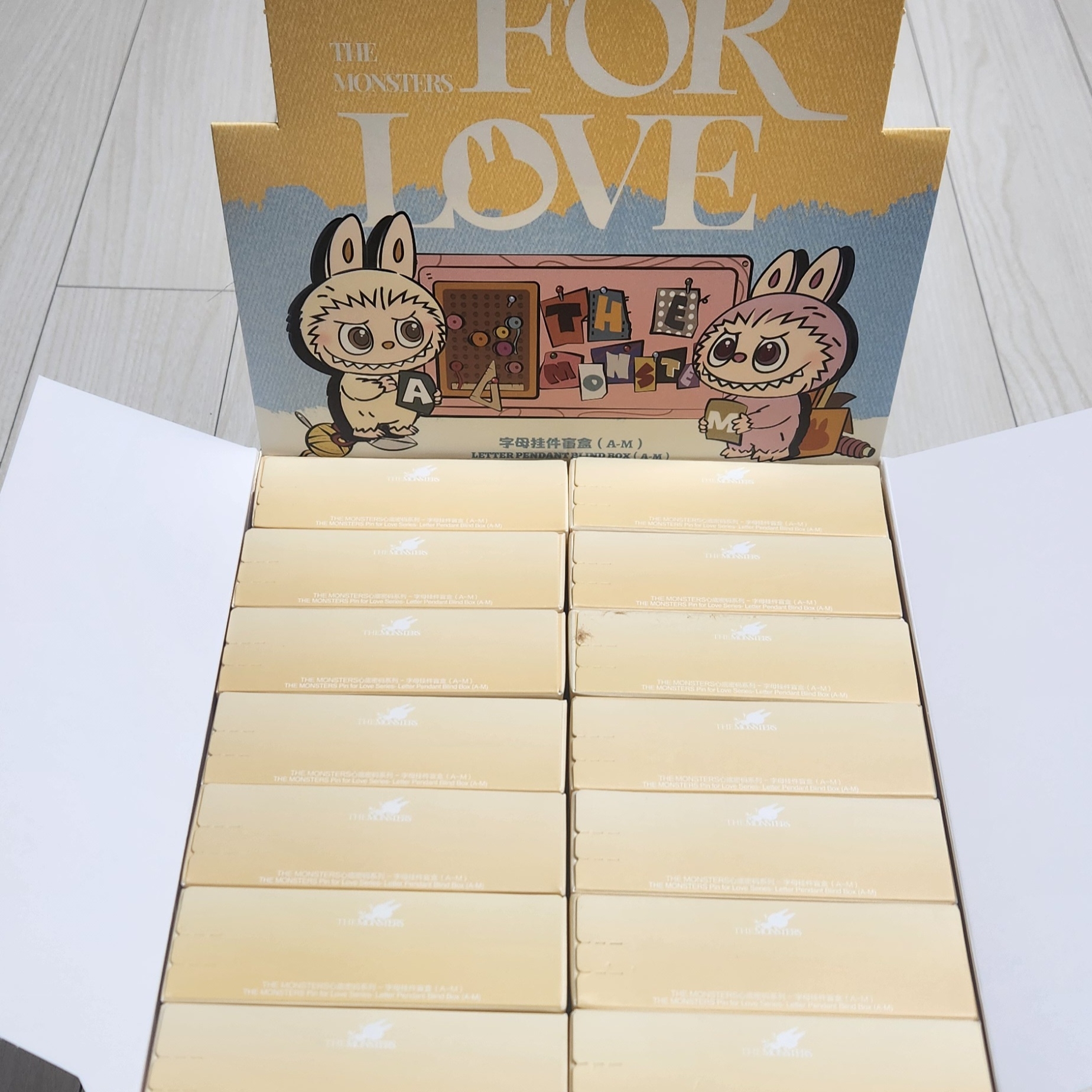 Pop Mart Labubu The Monsters Pin For Love Series - Letter Pendant Sealed Case (A-M) (14 Blind Boxes) 착용 스타일 - 4