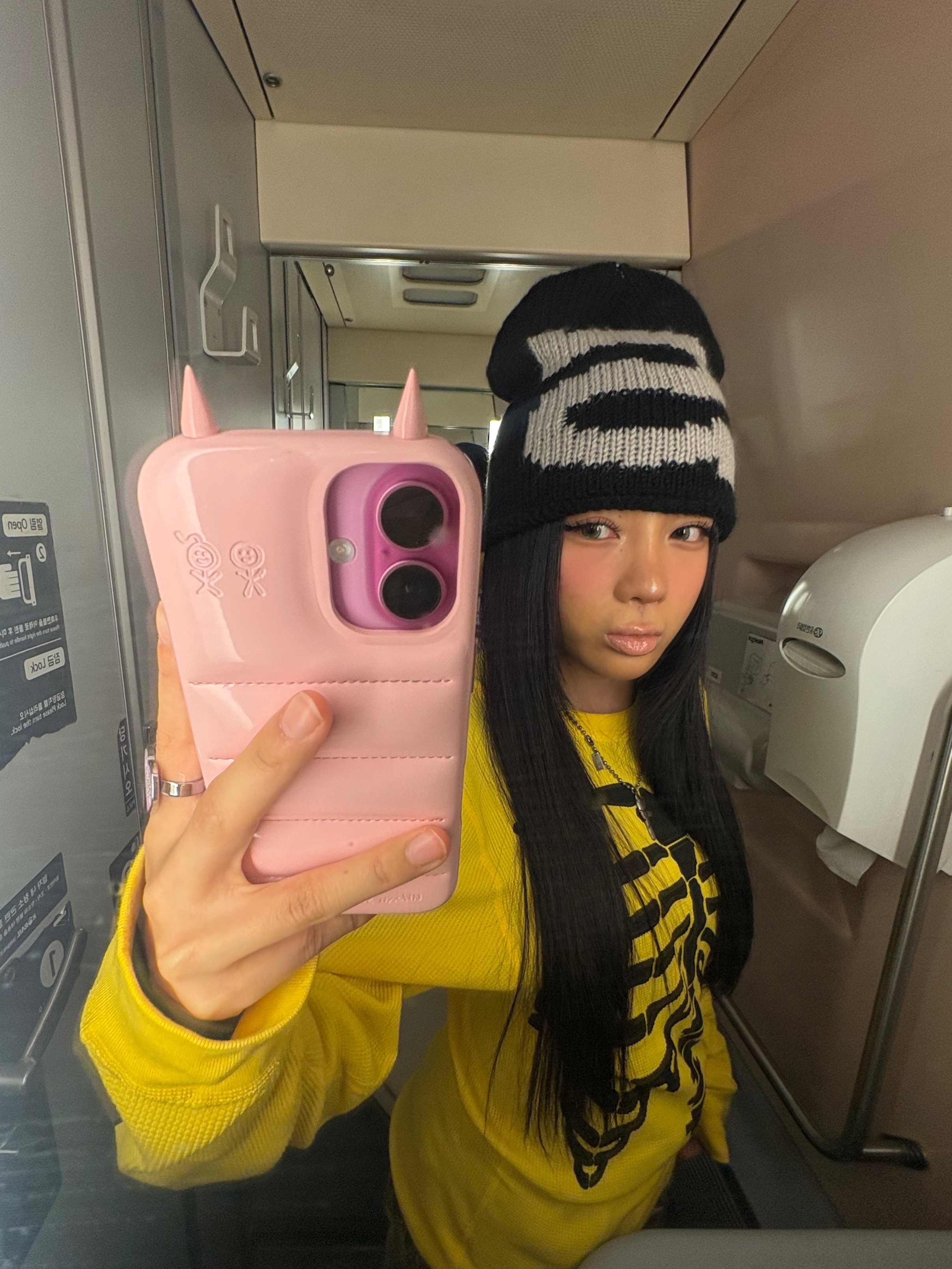 Supreme Hanes Bones Thermal Crew Yellow (1 Pack) - 25FW 착용 스타일 - 4