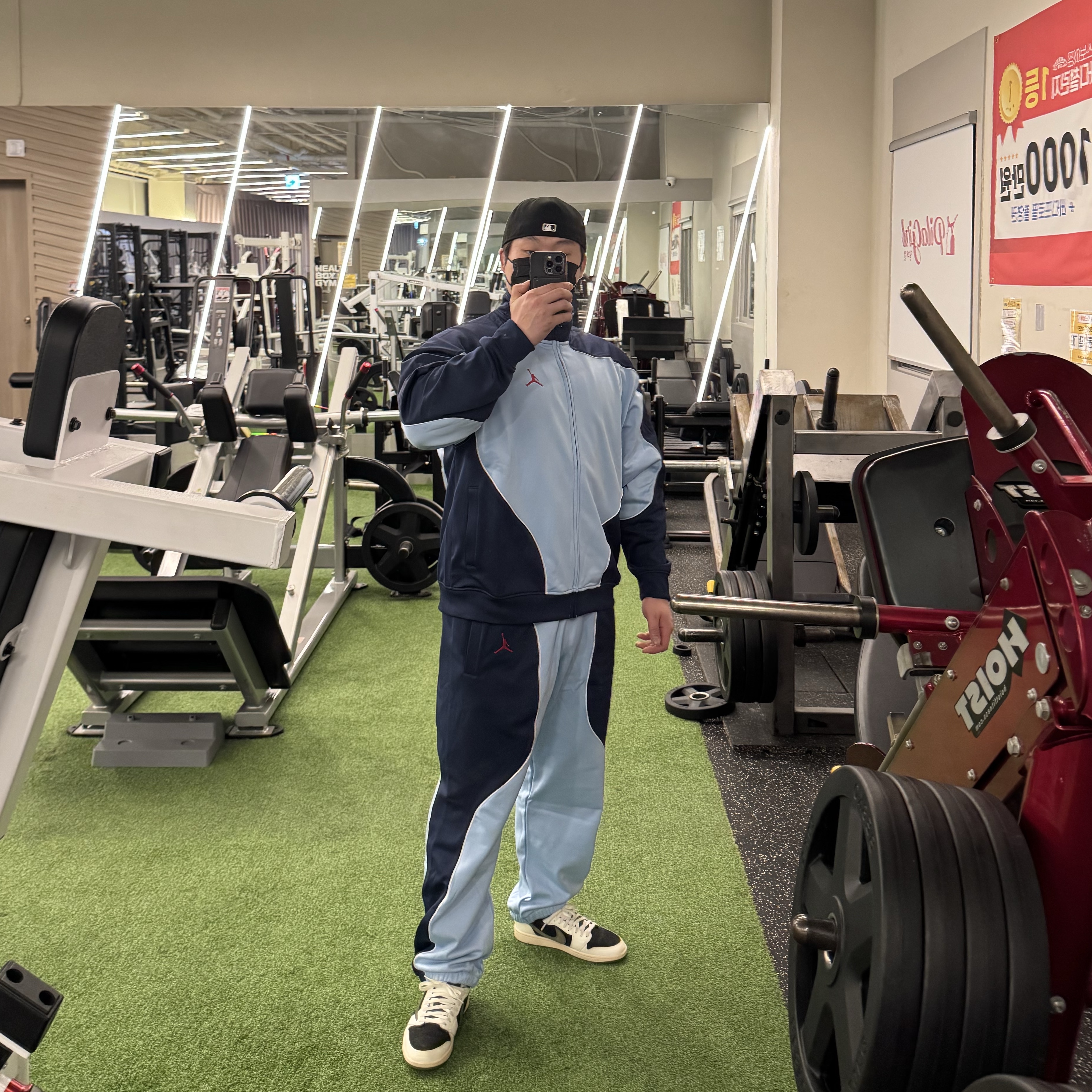 Supreme x Jordan Tricot Track Jacket Light Blue - 24FW, Supreme x Jordan Tricot Track Pants Light Blue - 24FW 착용 스타일