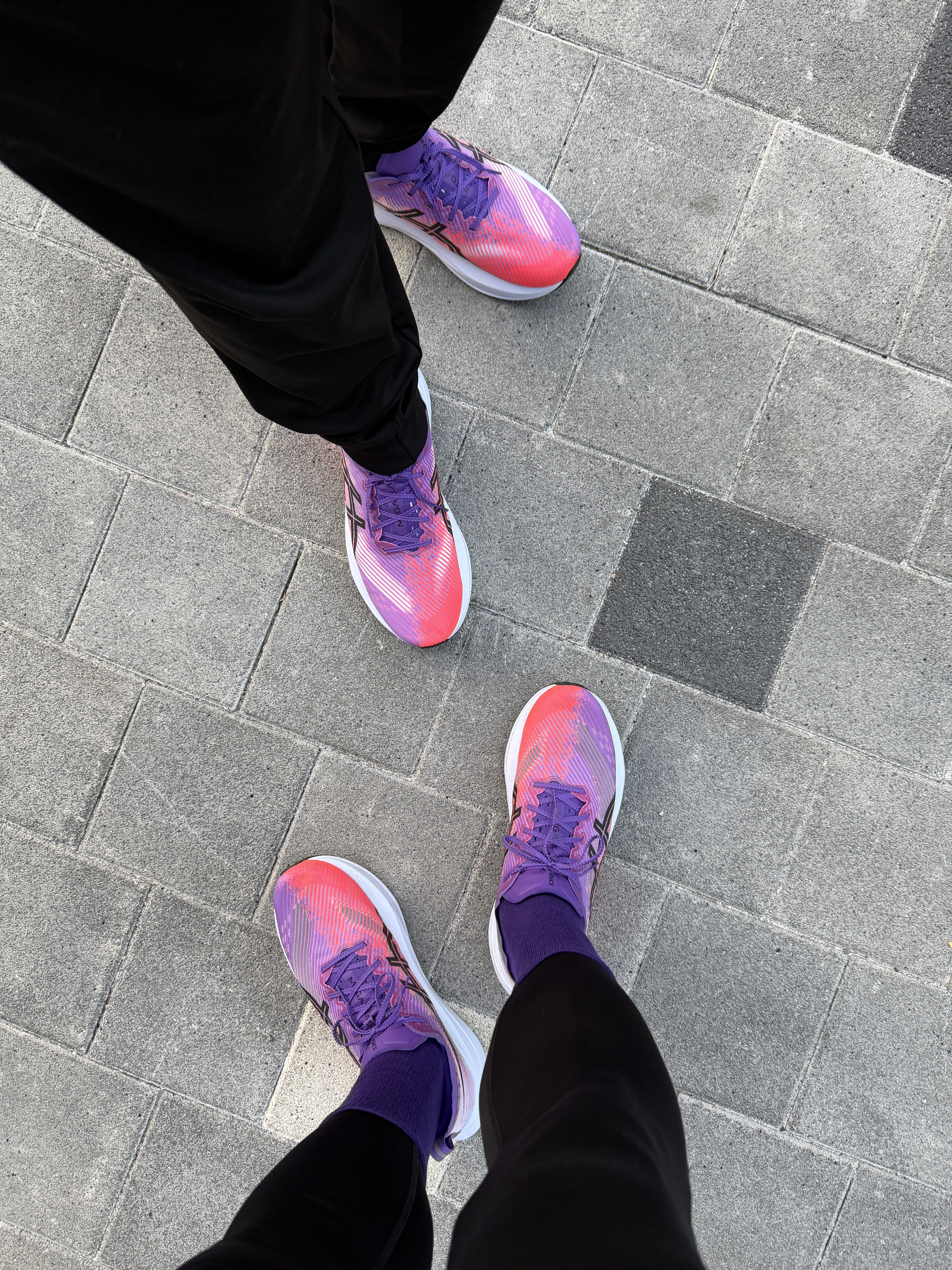 Asics Megablast Edo Purple Black 착용 스타일 - 1
