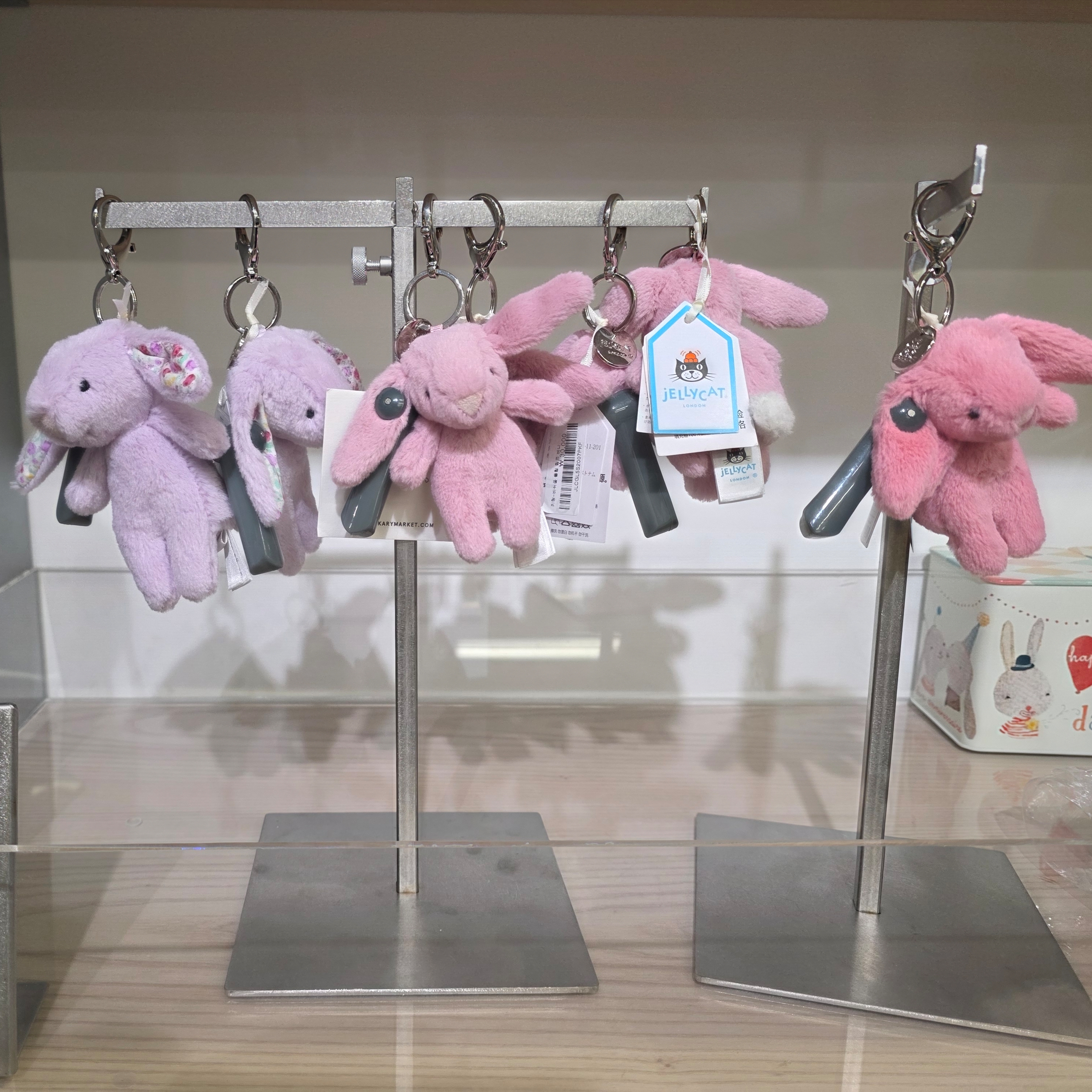 Jellycat Bashful Bunny Bag Charm Tulip, Jellycat Blossom Bunny Bag Charm Jasmine 착용 스타일