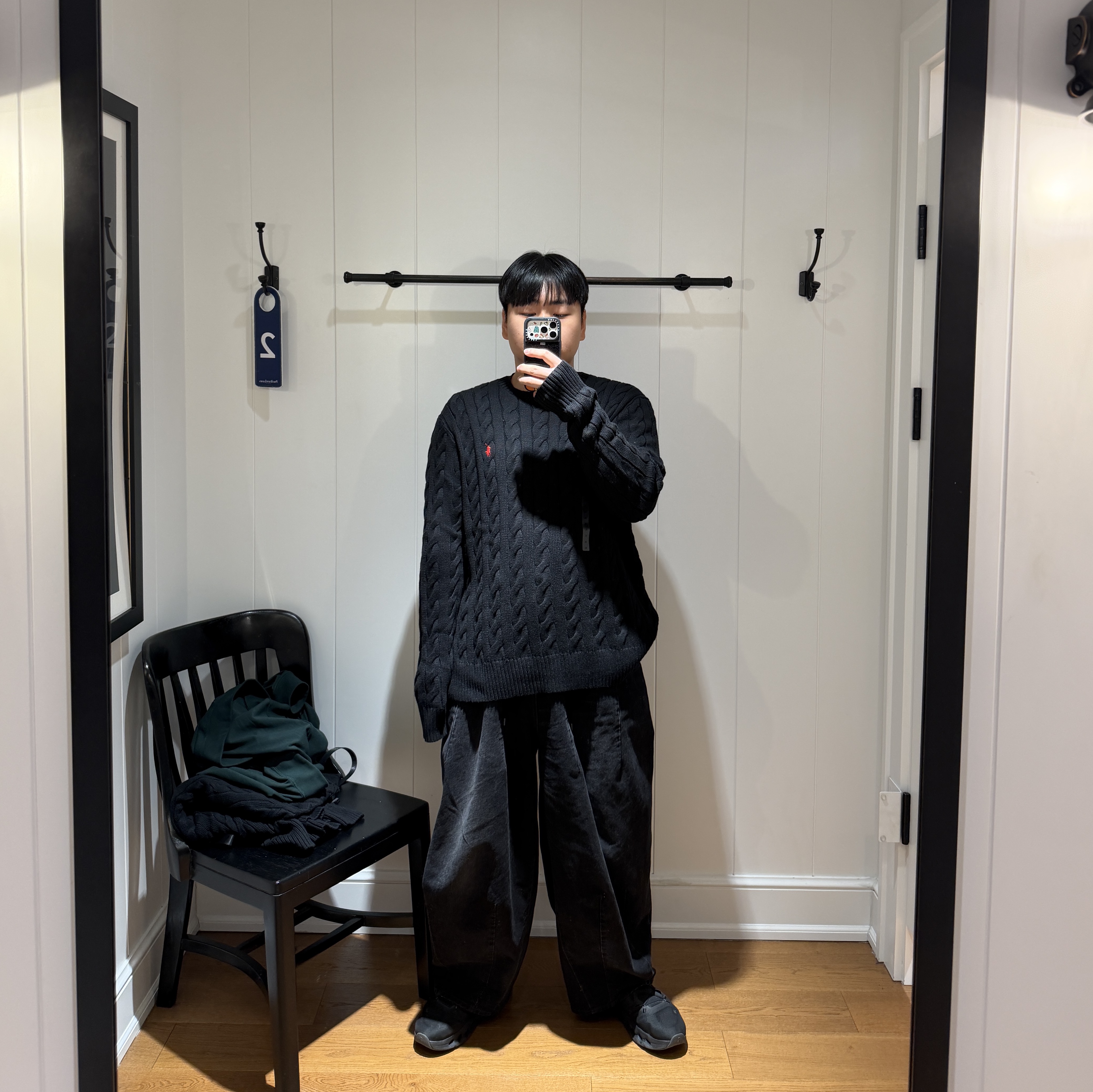 Needles H.D. Pants Jean 12 oz. Denim Black 착용 스타일