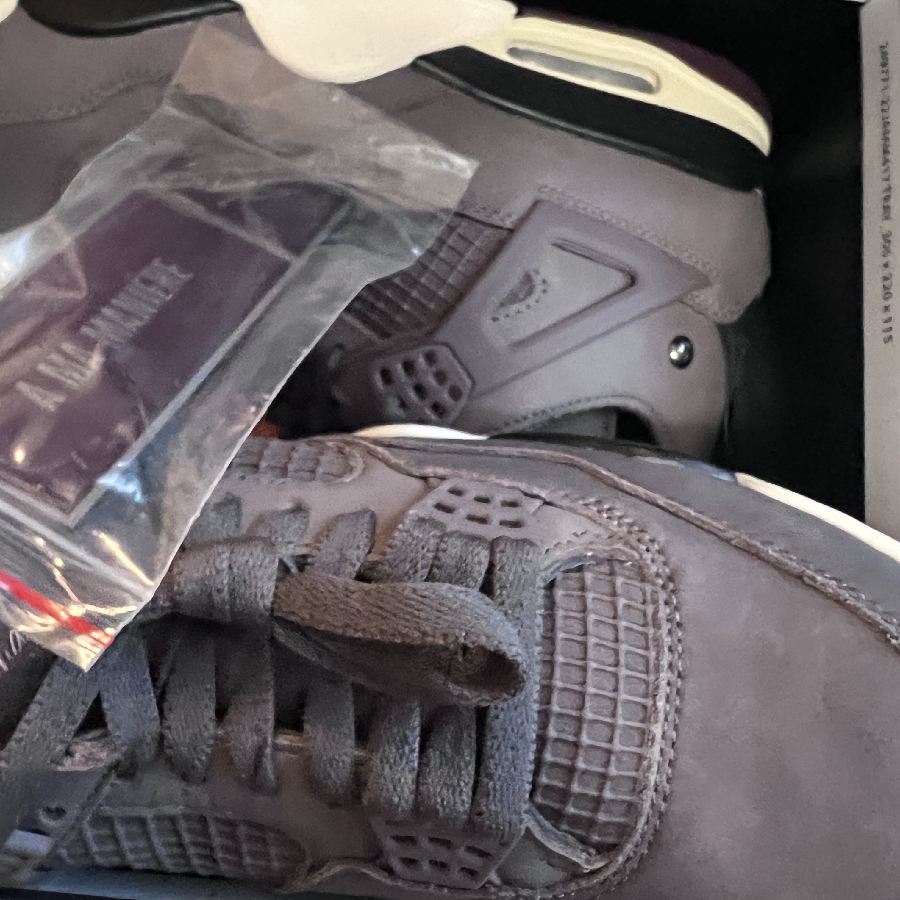 Jordan 4 x A Ma Maniere Retro Violet Ore 착용 스타일