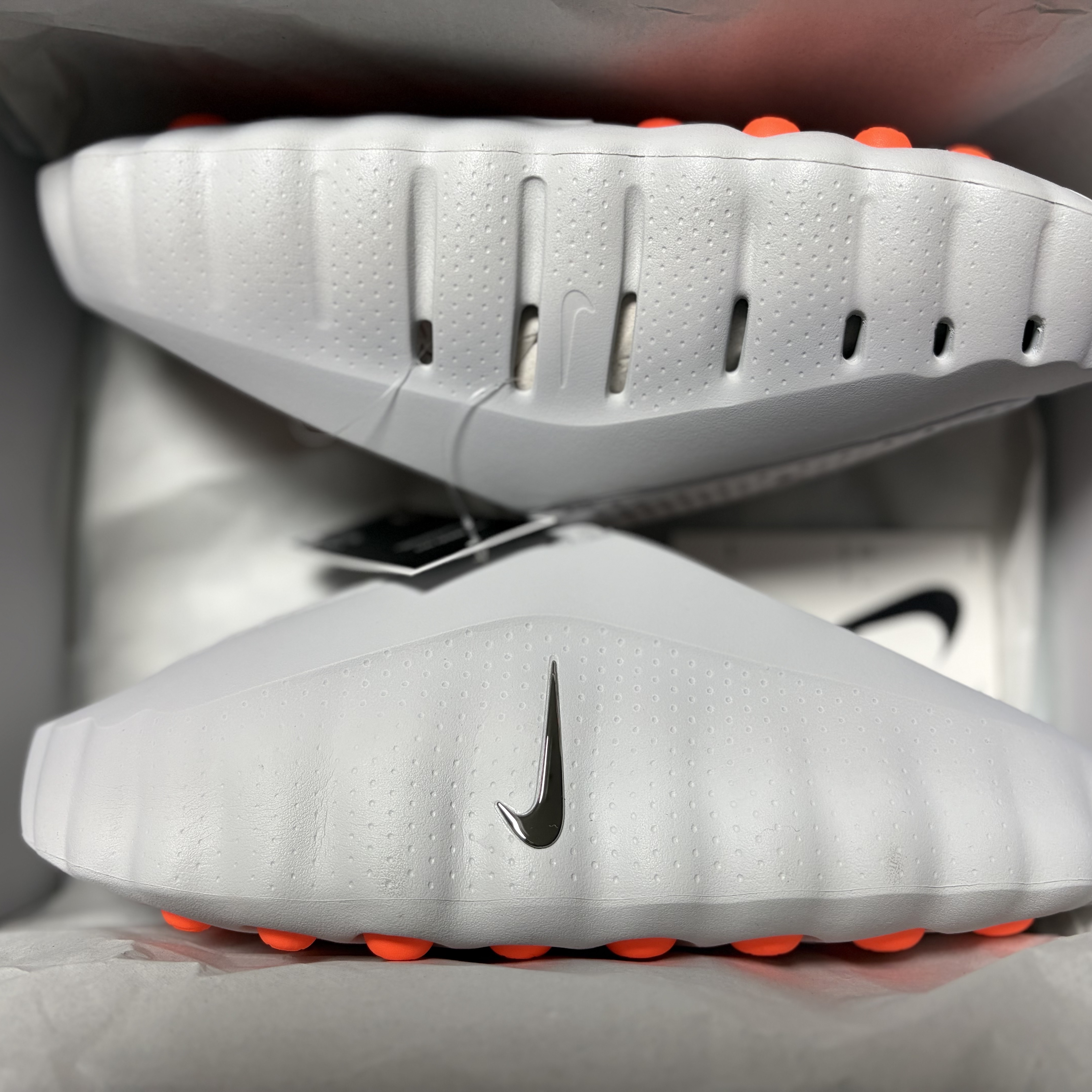 Nike Mind 001 Light Smoke Grey Chrome 착용 스타일 - 2