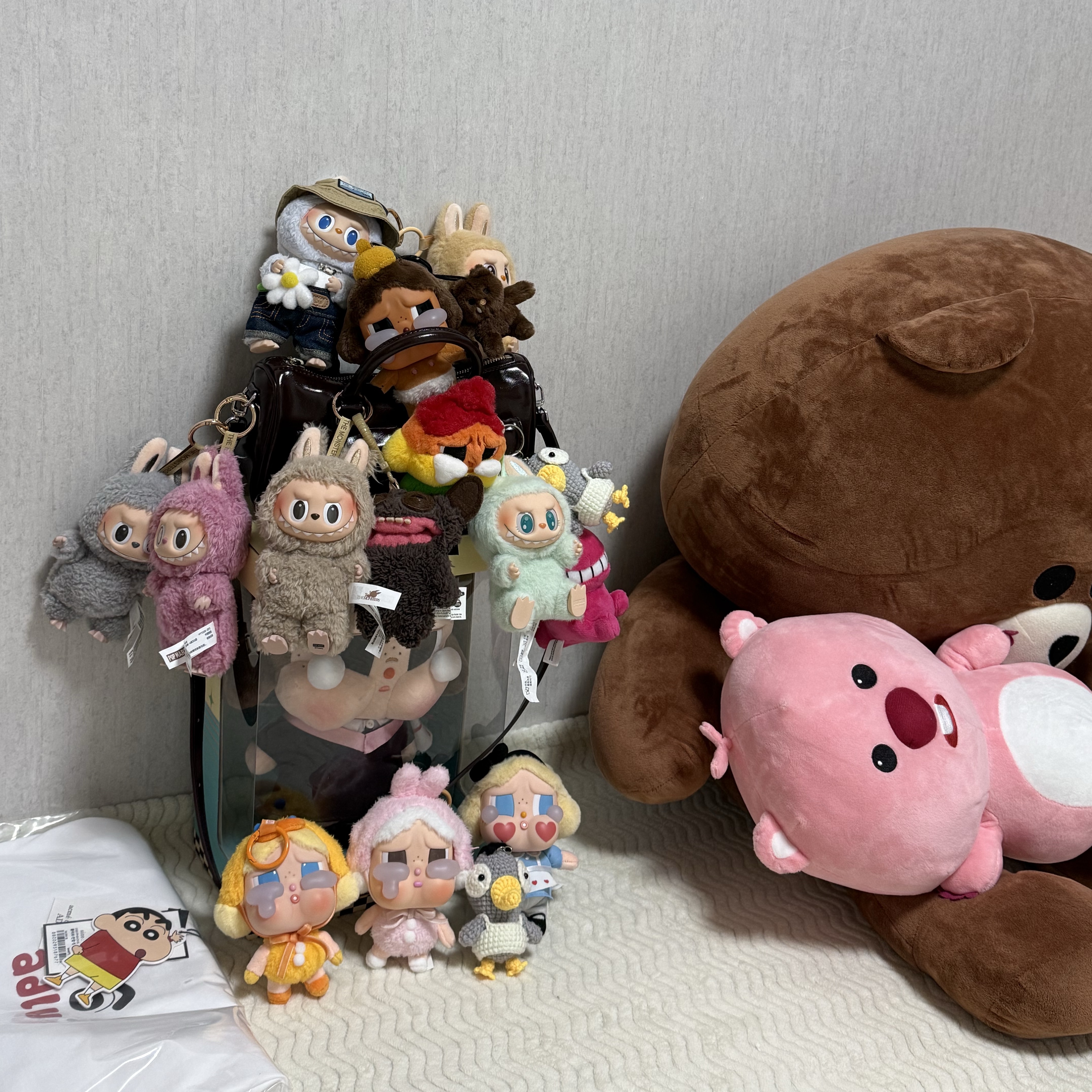 Pop Mart Fall In Wild Labubu Series Toy Keyring, Pop Mart Labubu The Monsters Labubu Tasty Macarons Series Lyche Berry Keyring 착용 스타일