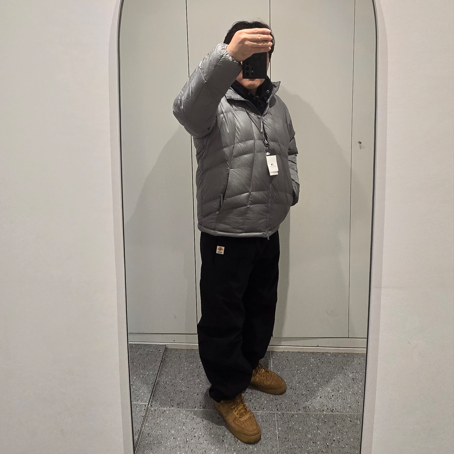 The North Face Wave LT On Jacket Gray, Nike Air Force 1 '07 WB Flax 착용 스타일 - 3