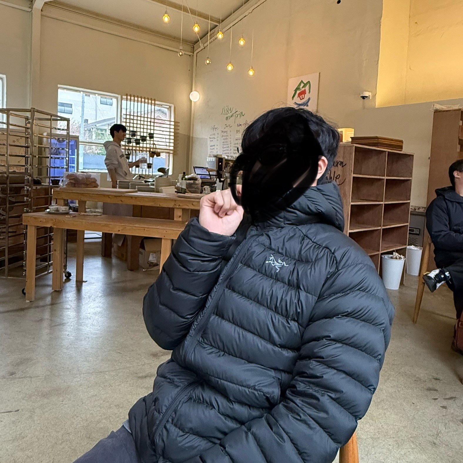Arc'teryx Cerium Hoody Black 착용 스타일