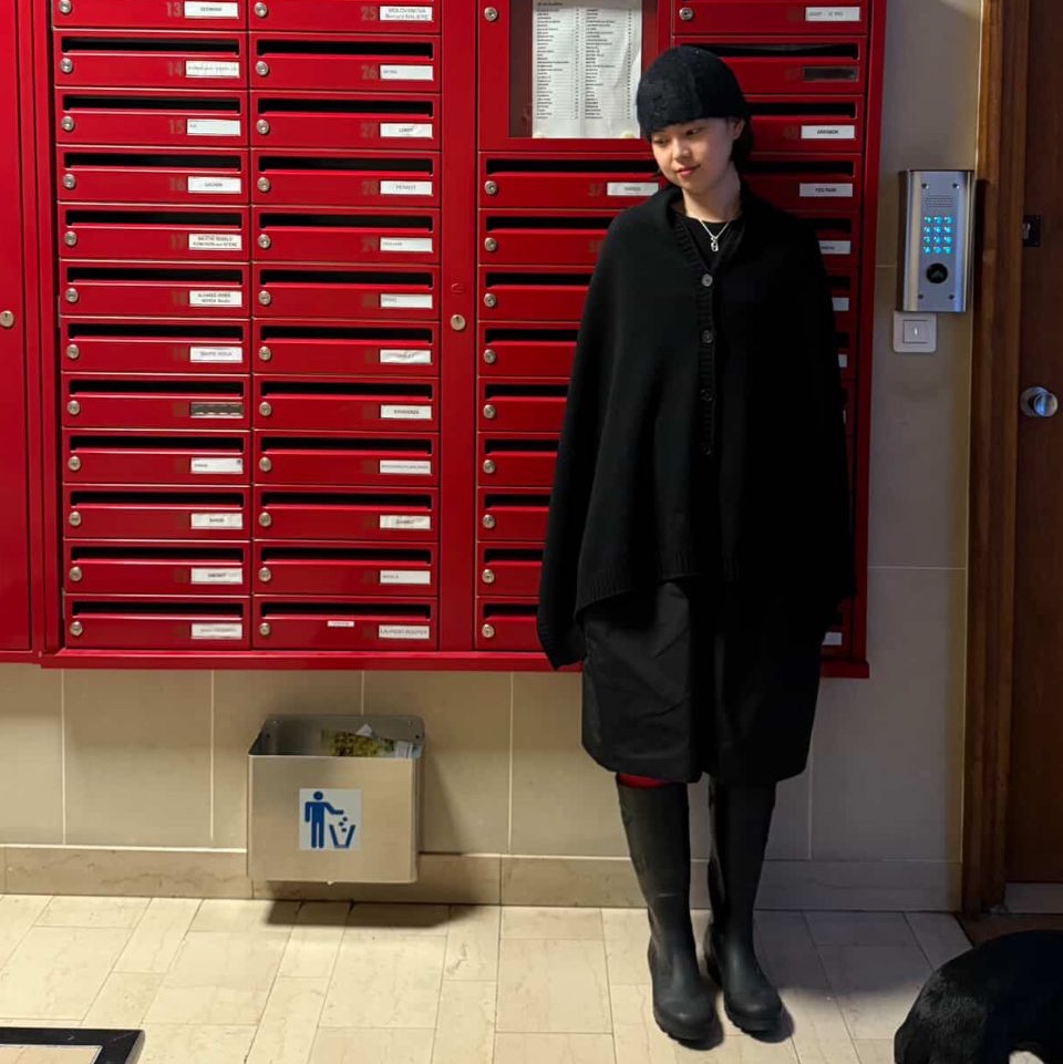 ACOC Brushed Blend Beanie Black, ACOC Modular Wrap Skirt Black 착용 스타일
