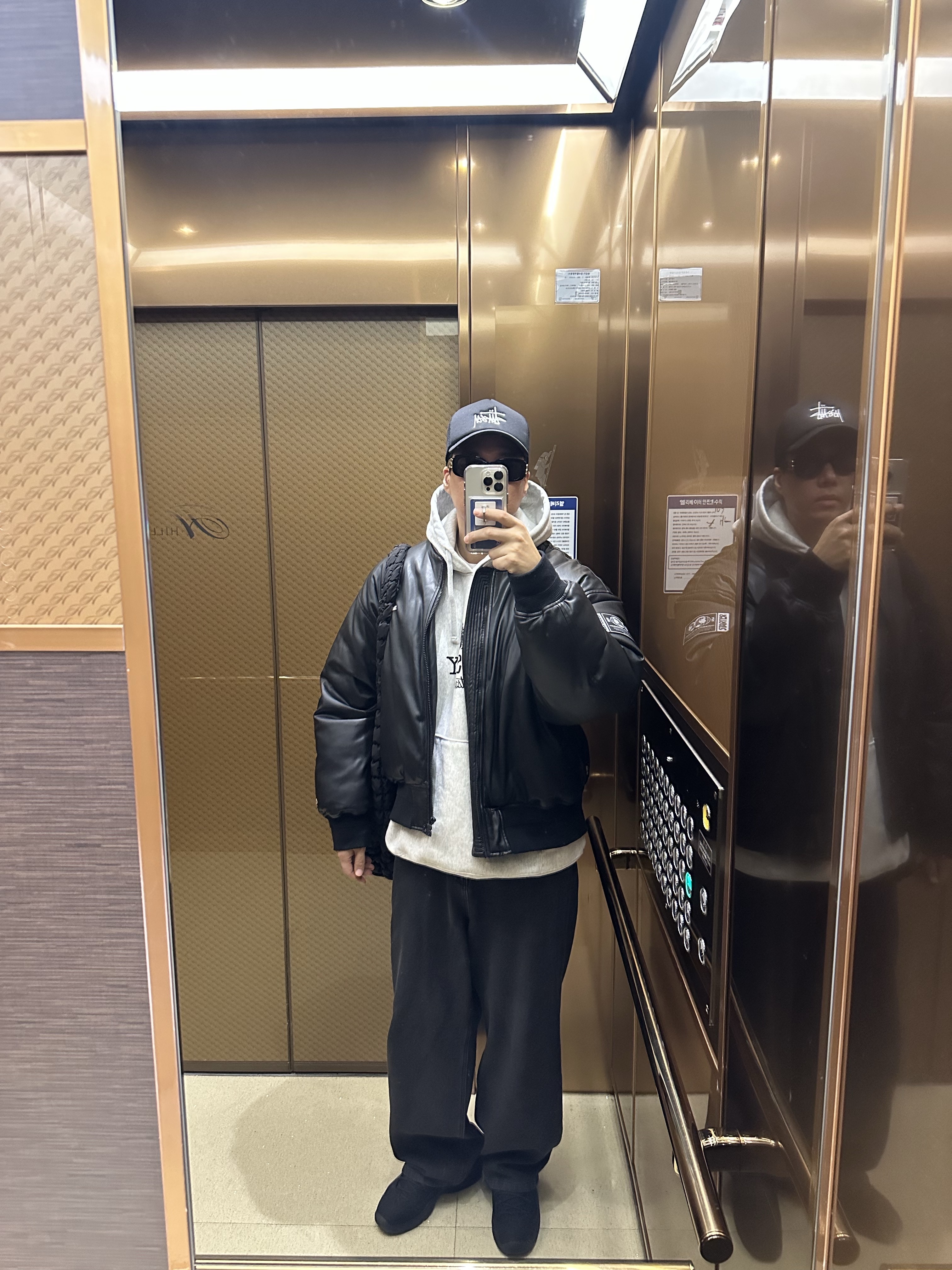 Stussy Basic Trucker Cap Black, Stussy Sportswear Hoodie Ash Heather 착용 스타일