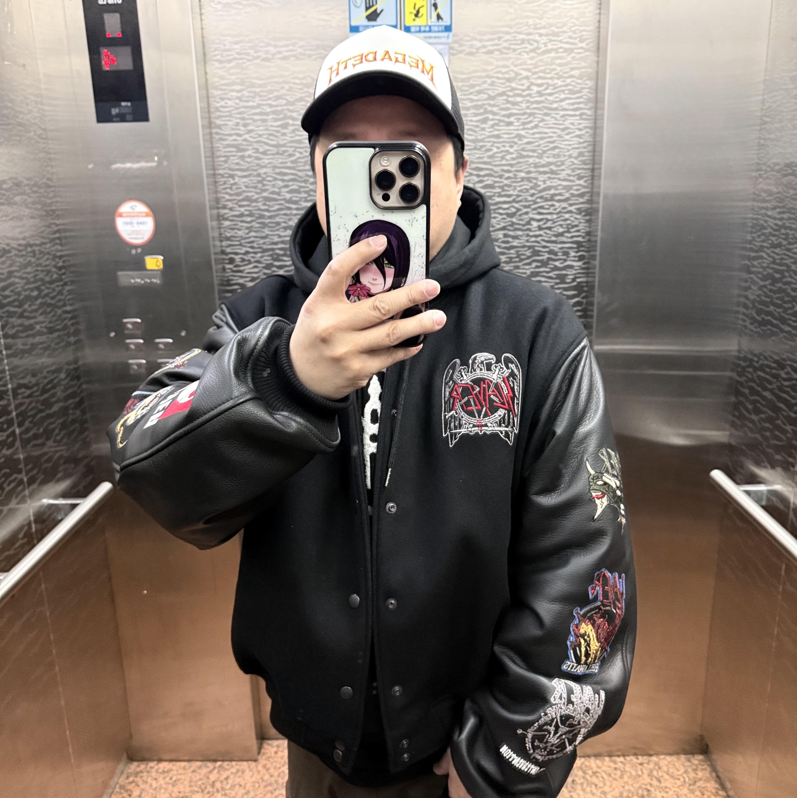 SLAYER  Undermycar Various Logo Embroidered Varsity Jacket Black 착용 스타일 - 1