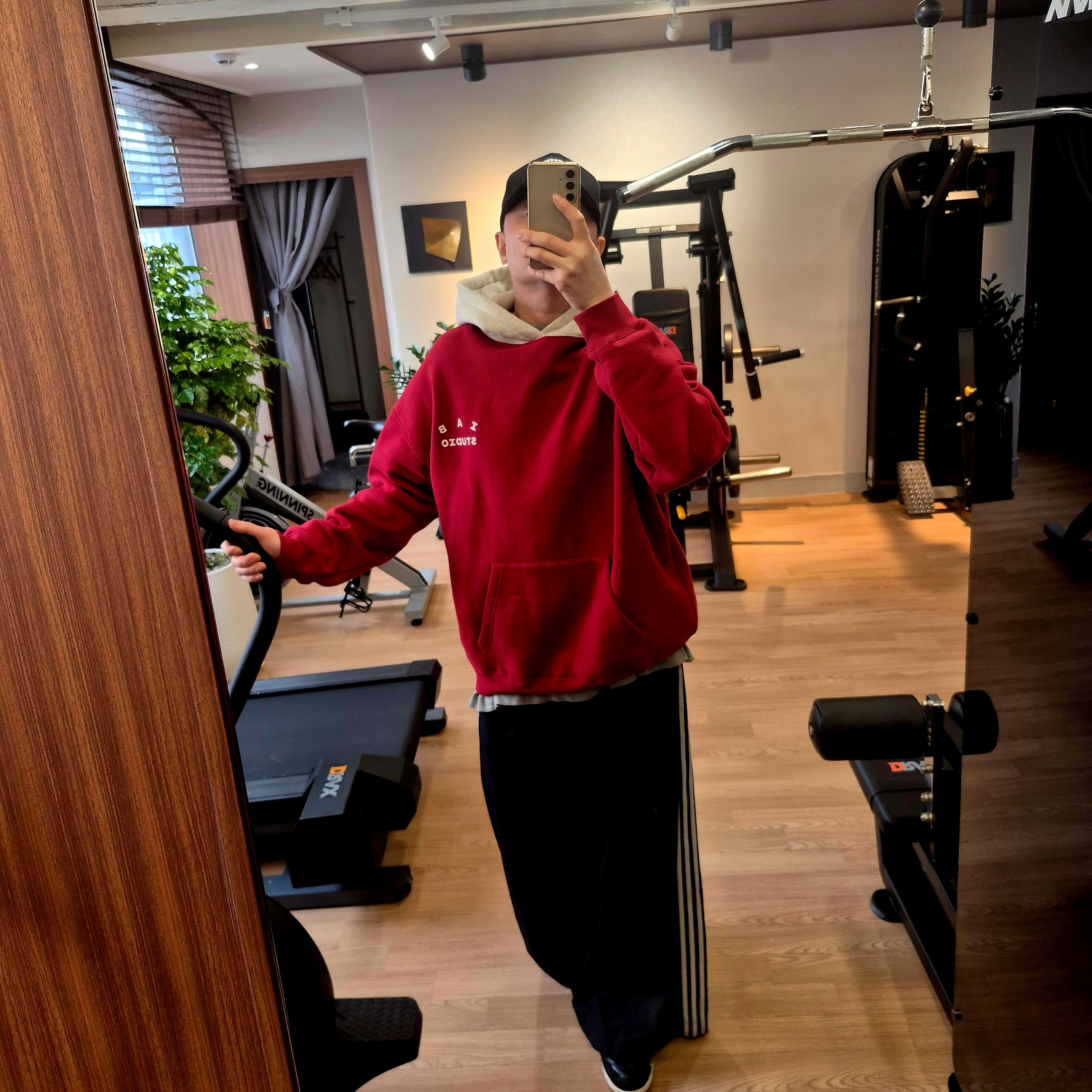 Essentials Jersey Crewneck Tee Dark Heather - 24FW, IAB Studio 24 Christmas Hoodie Burgundy Oatmeal 착용 스타일 - 1