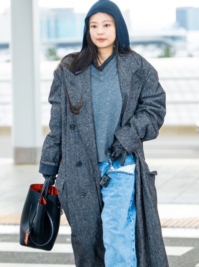 Maison Margiela ID Photo Holder Charm Black, Maison Margiela ID Photo Holder Charm Pink 착용 스타일 - 2