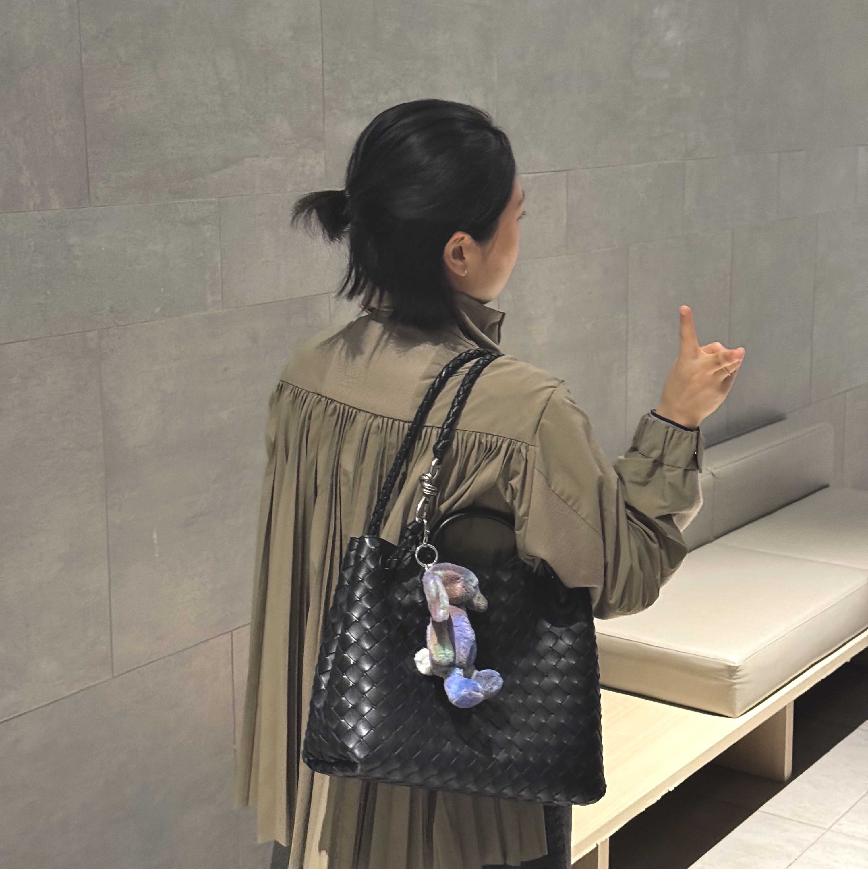 Bottega Veneta Medium Andiamo Space 착용 스타일
