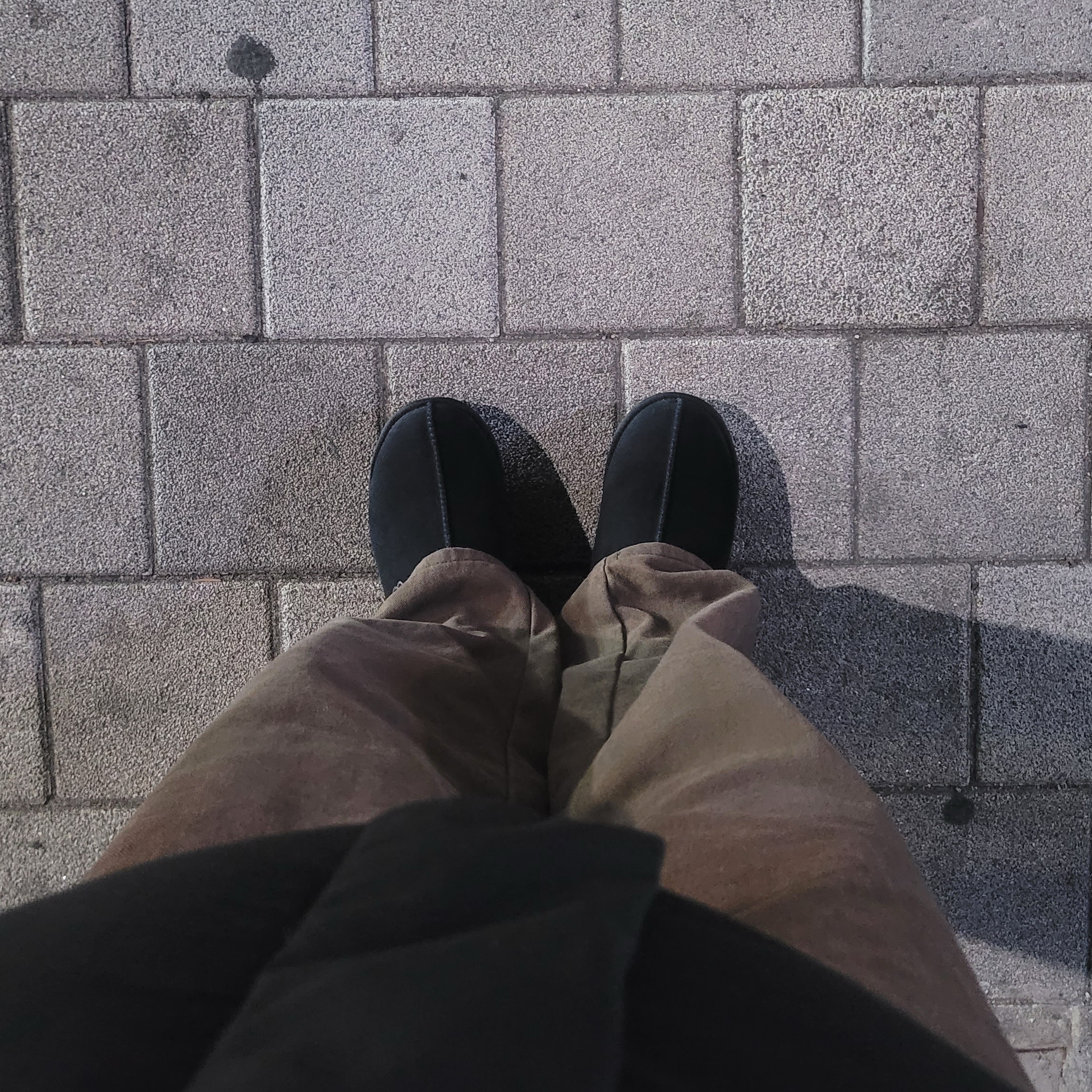 UGG Tasman II Slipper Black 착용 스타일