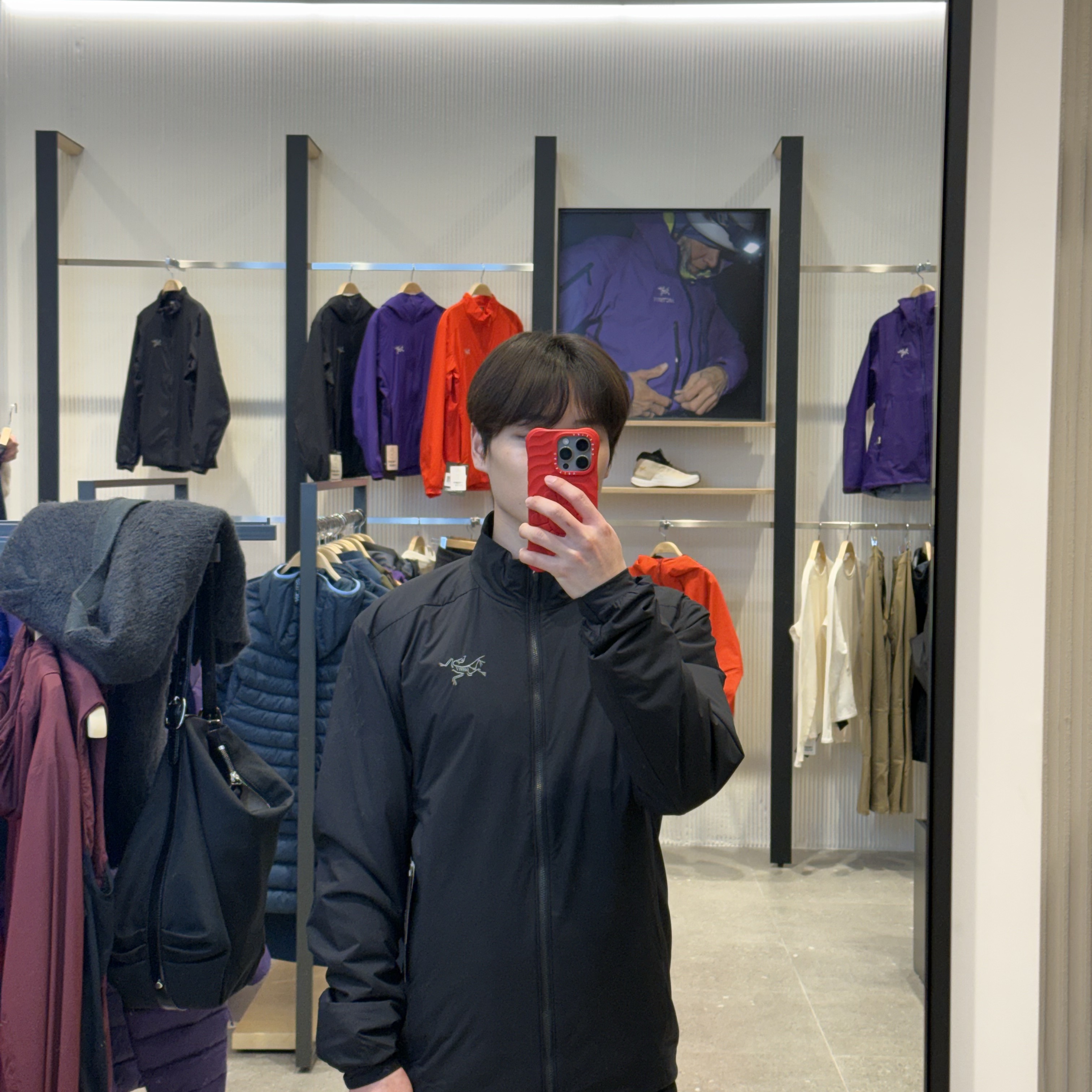 Arc'teryx Atom SV Jacket Black 착용 스타일