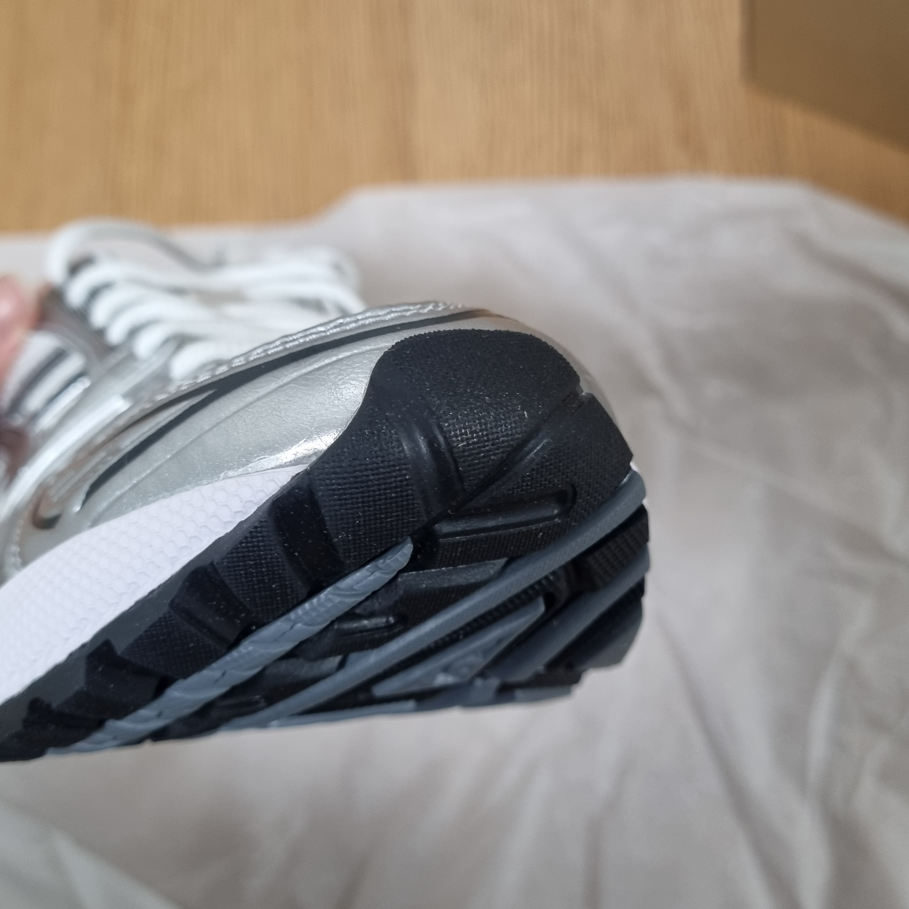 Asics Gel-Kayano 14 White Graphite Grey 착용 스타일 - 6