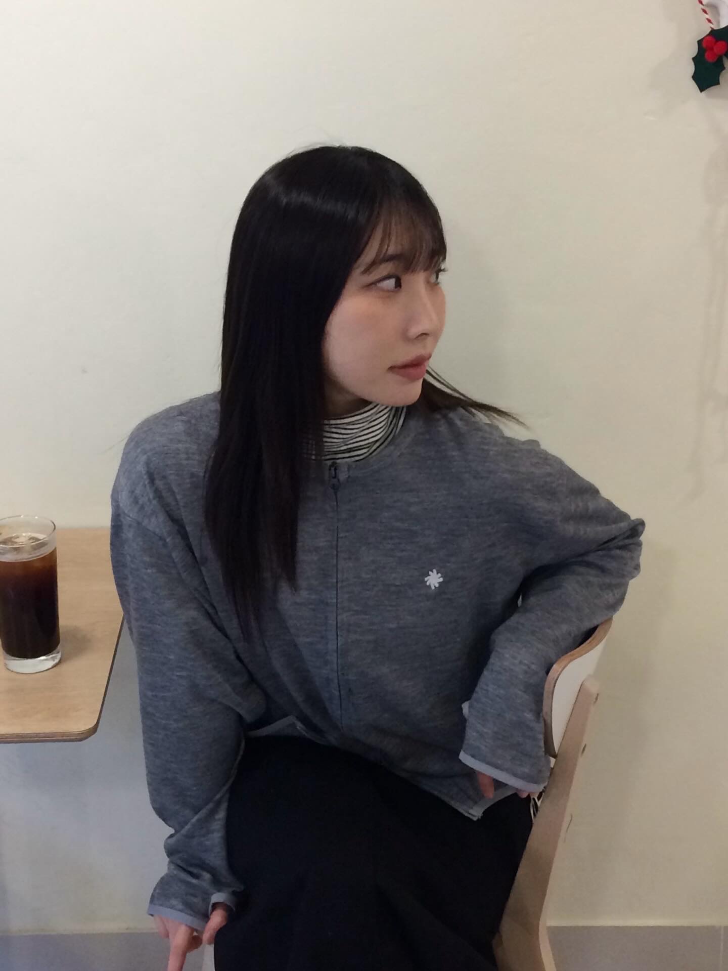 SLOW RECORD HOUSE Round Zip-Up Cardigan Grey 착용 스타일 - 1