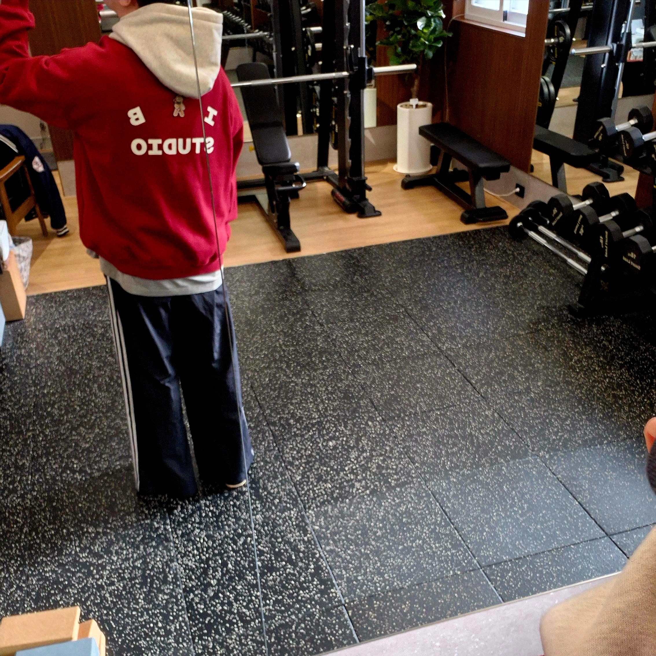 Essentials Jersey Crewneck Tee Dark Heather - 24FW, IAB Studio 24 Christmas Hoodie Burgundy Oatmeal 착용 스타일 - 2